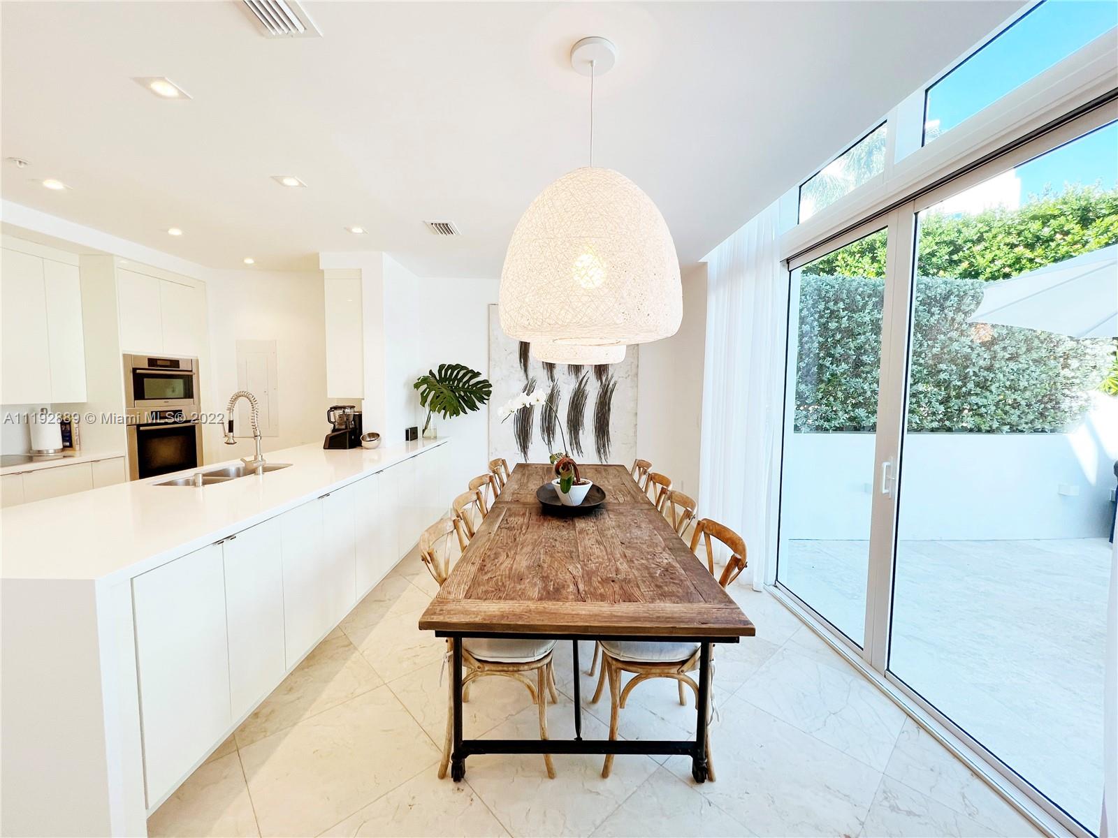 50 S Pointe Dr Unit: TWN2