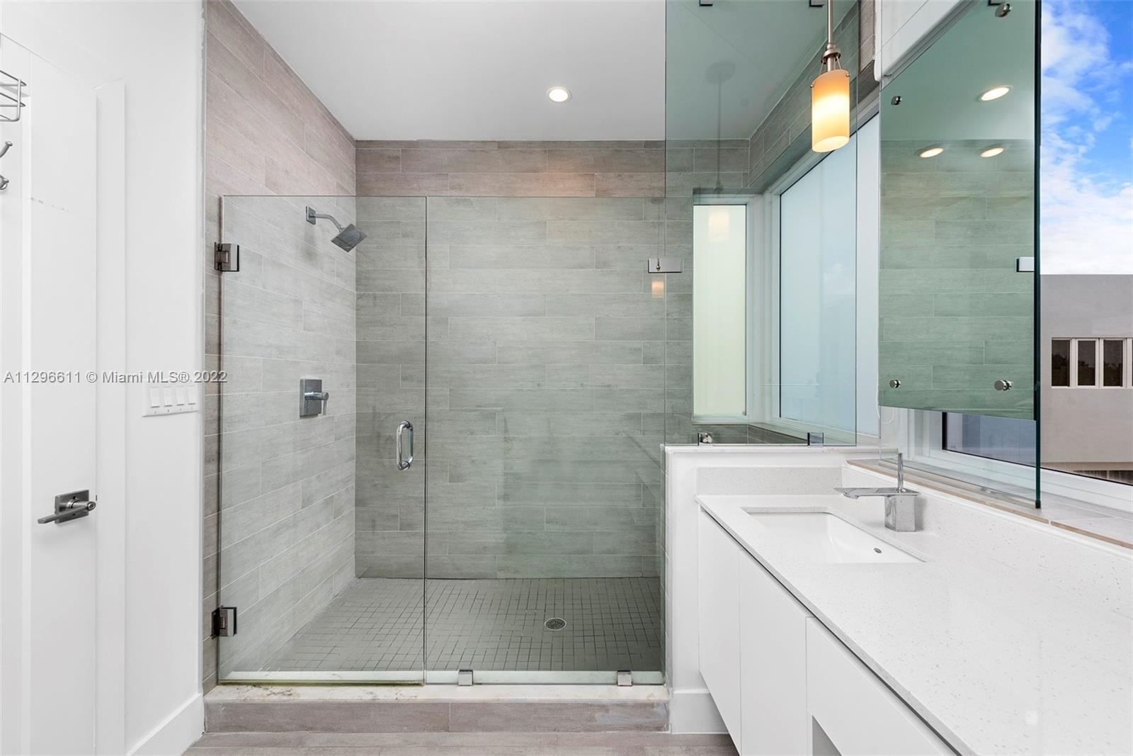 41 N Shore Dr Unit: .
