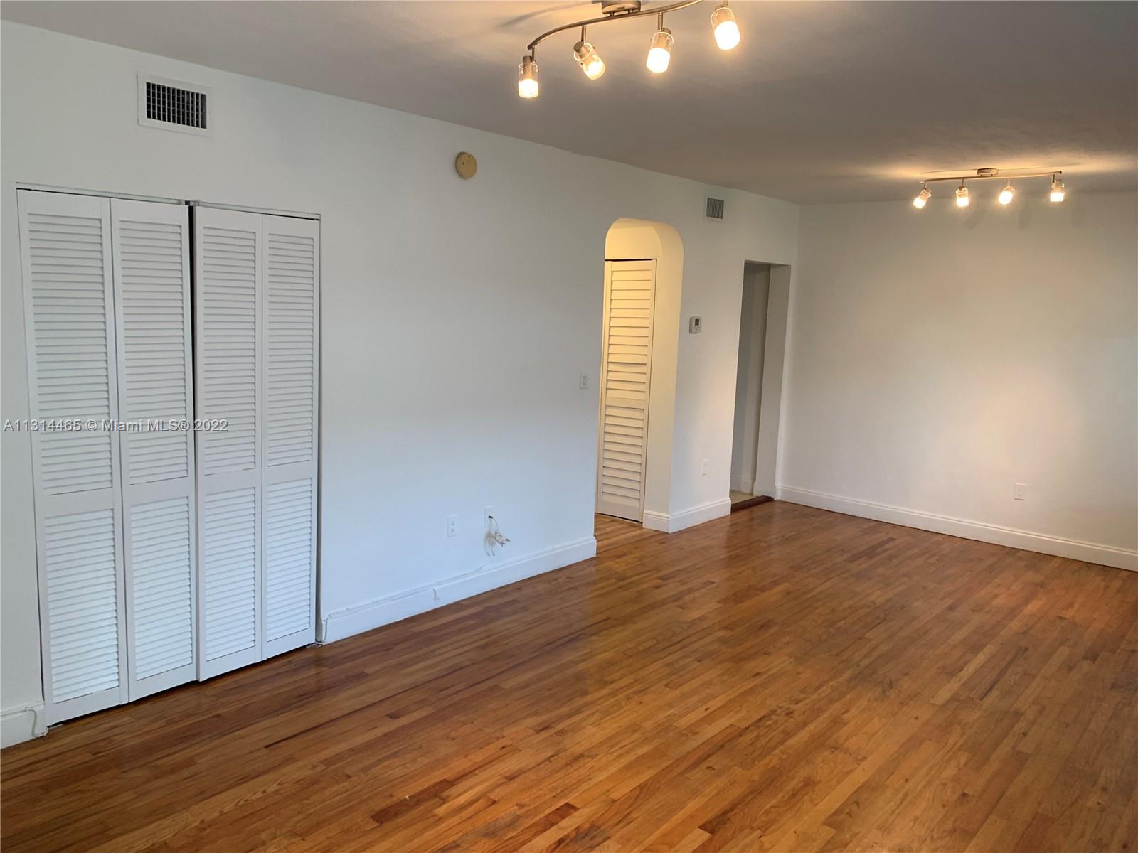 7207 Bay Dr Unit: 4