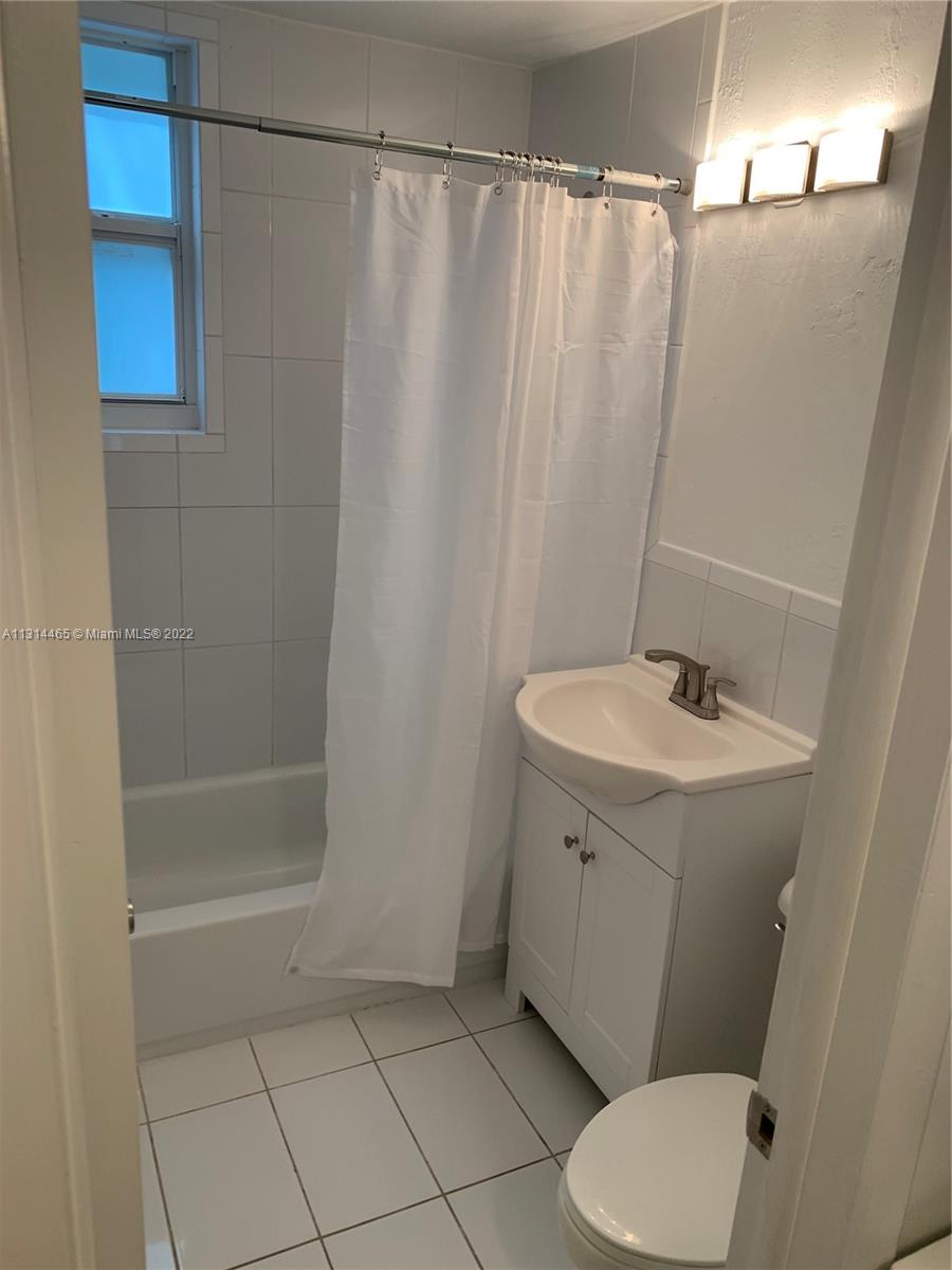 7207 Bay Dr Unit: 4