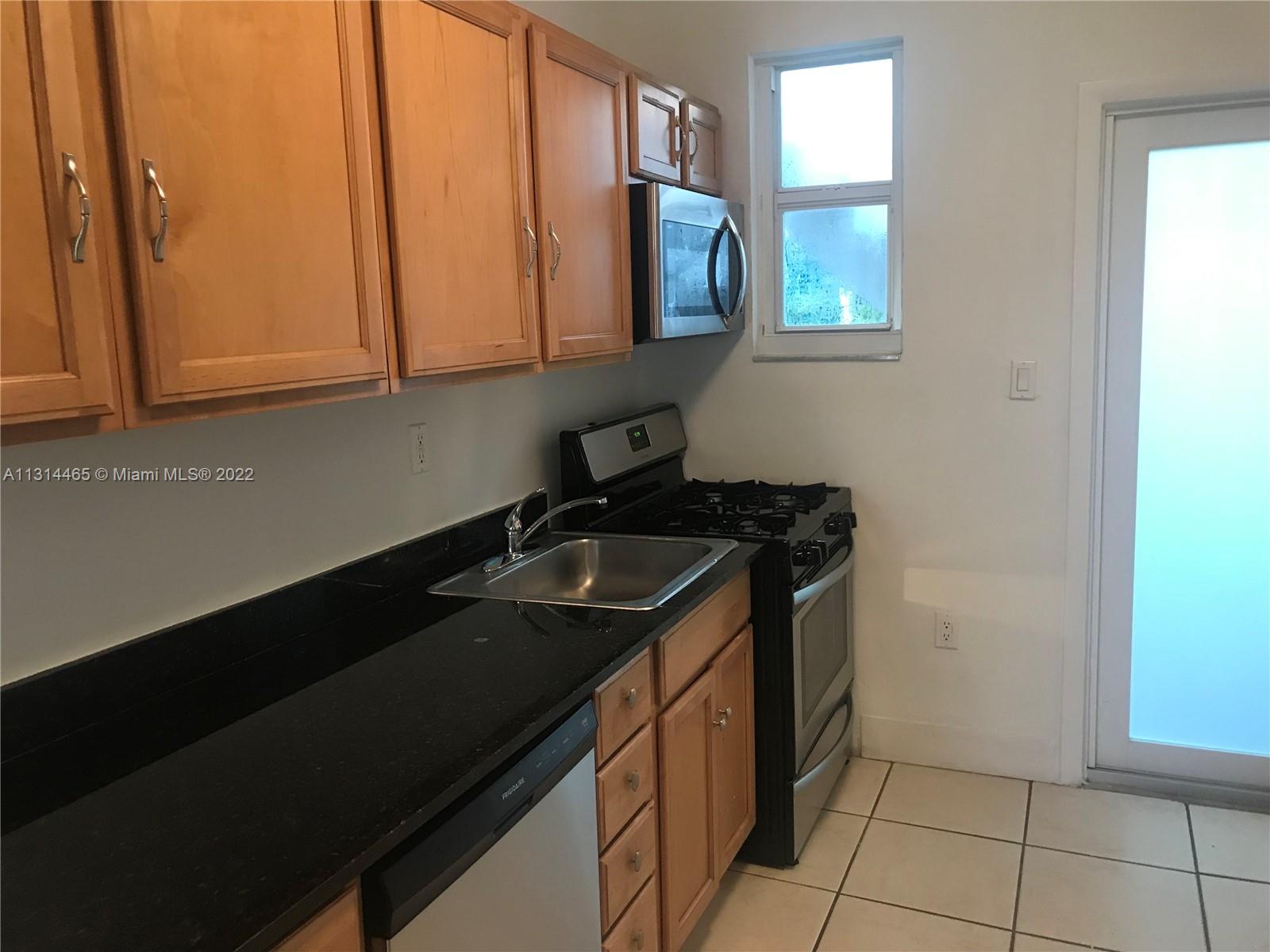7207 Bay Dr Unit: 4