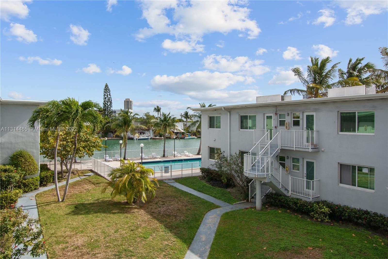 7207 Bay Dr Unit: 4