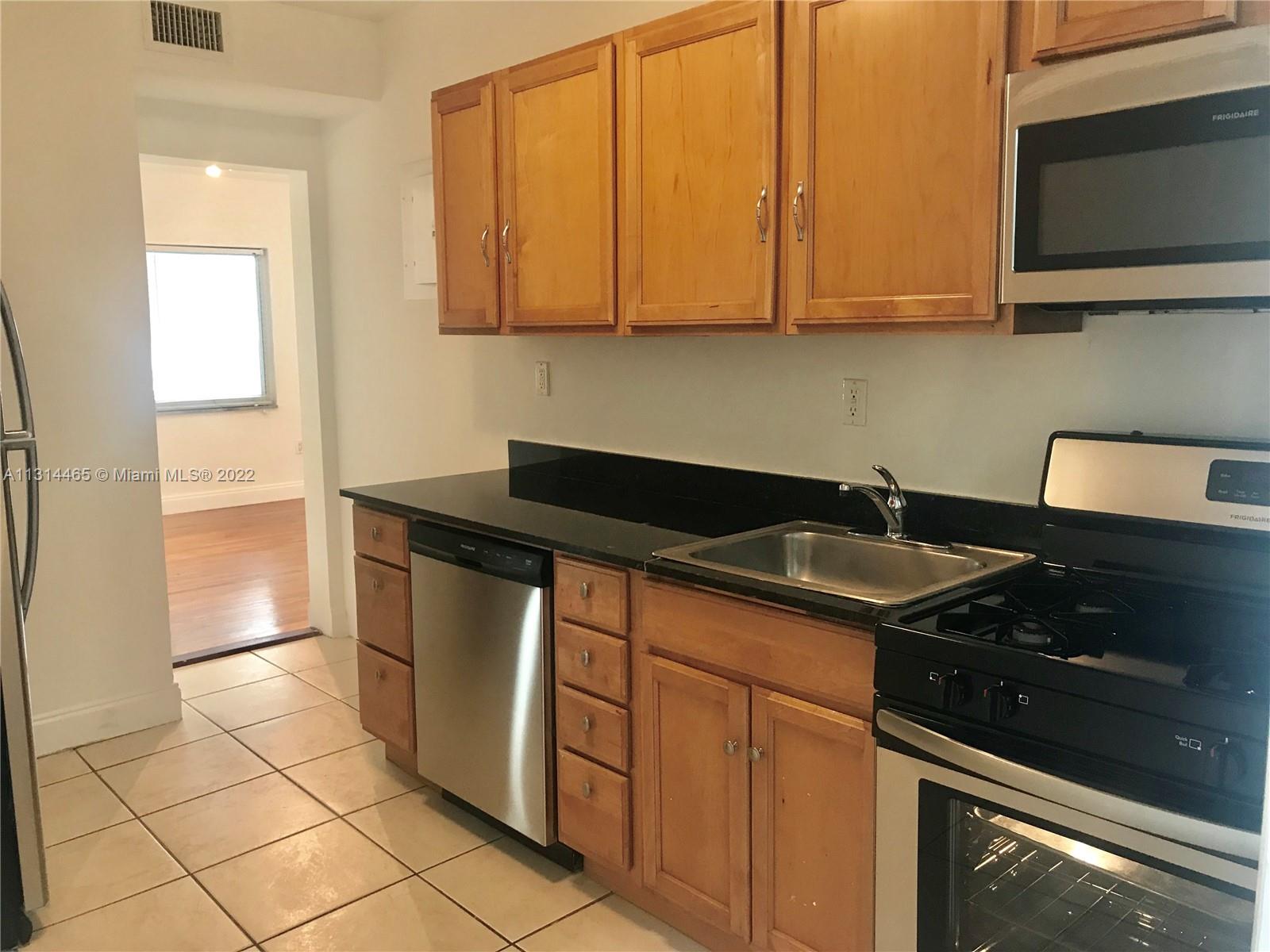 7207 Bay Dr Unit: 4