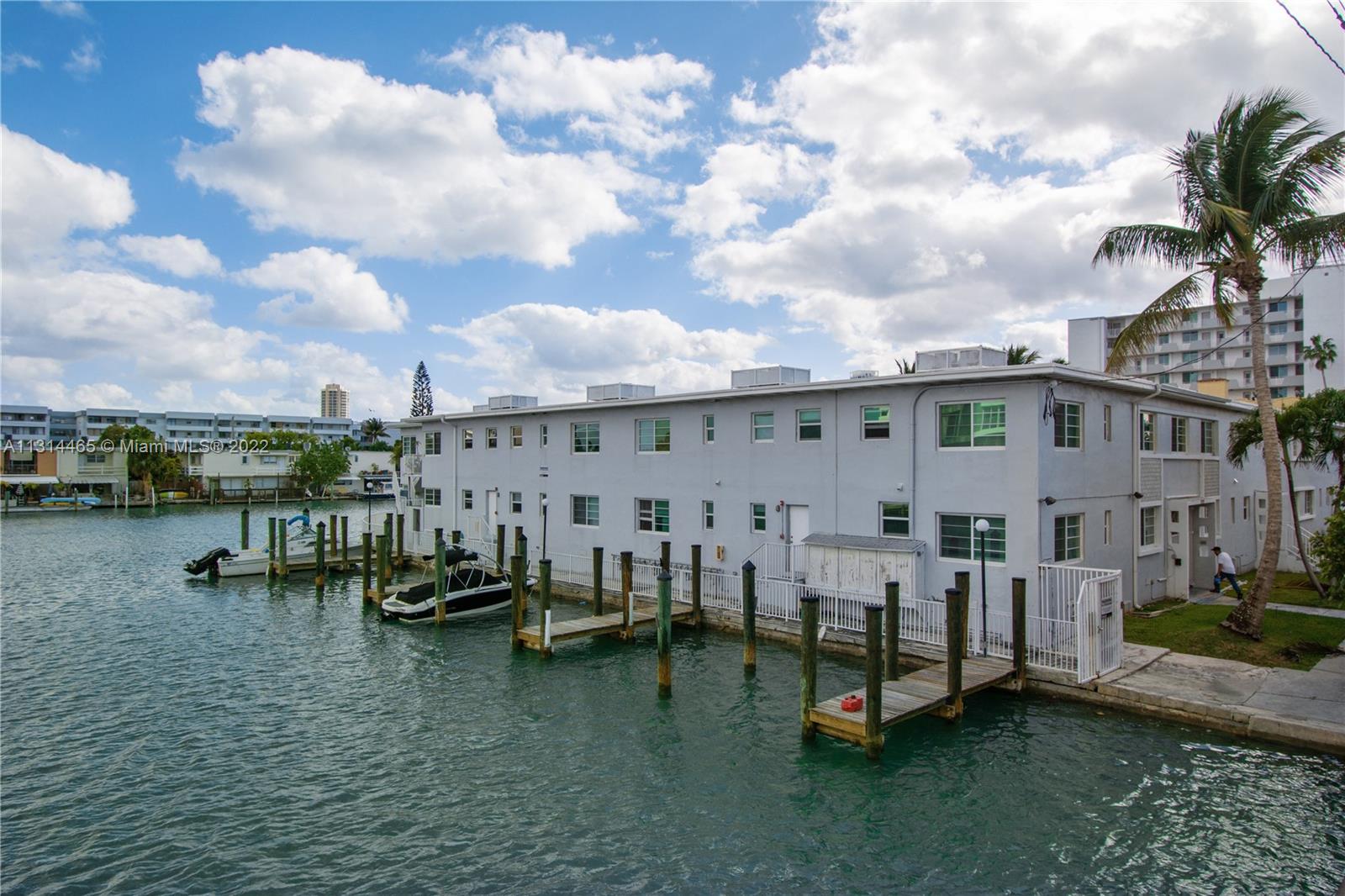 7207 Bay Dr Unit: 4