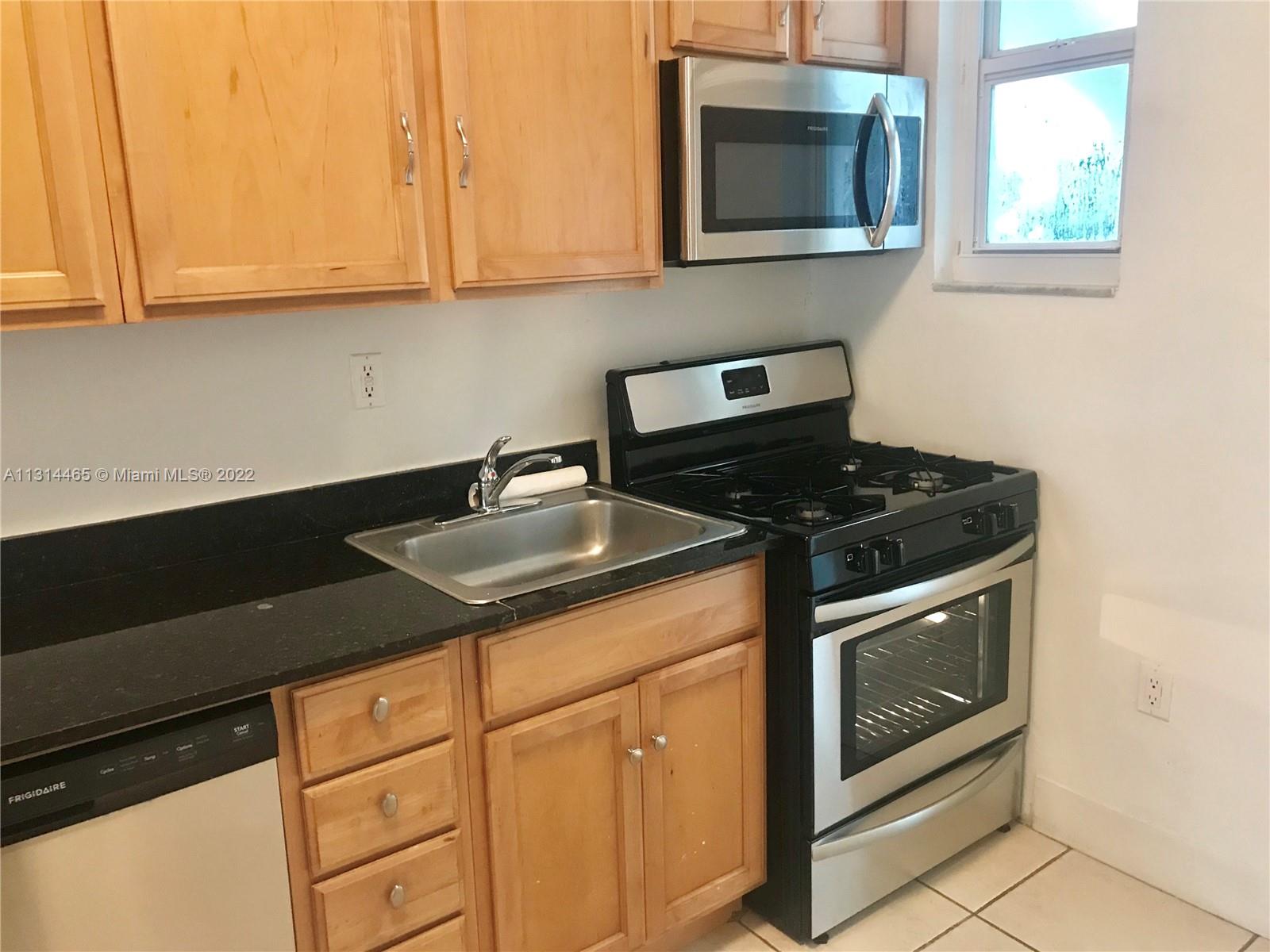 7207 Bay Dr Unit: 4