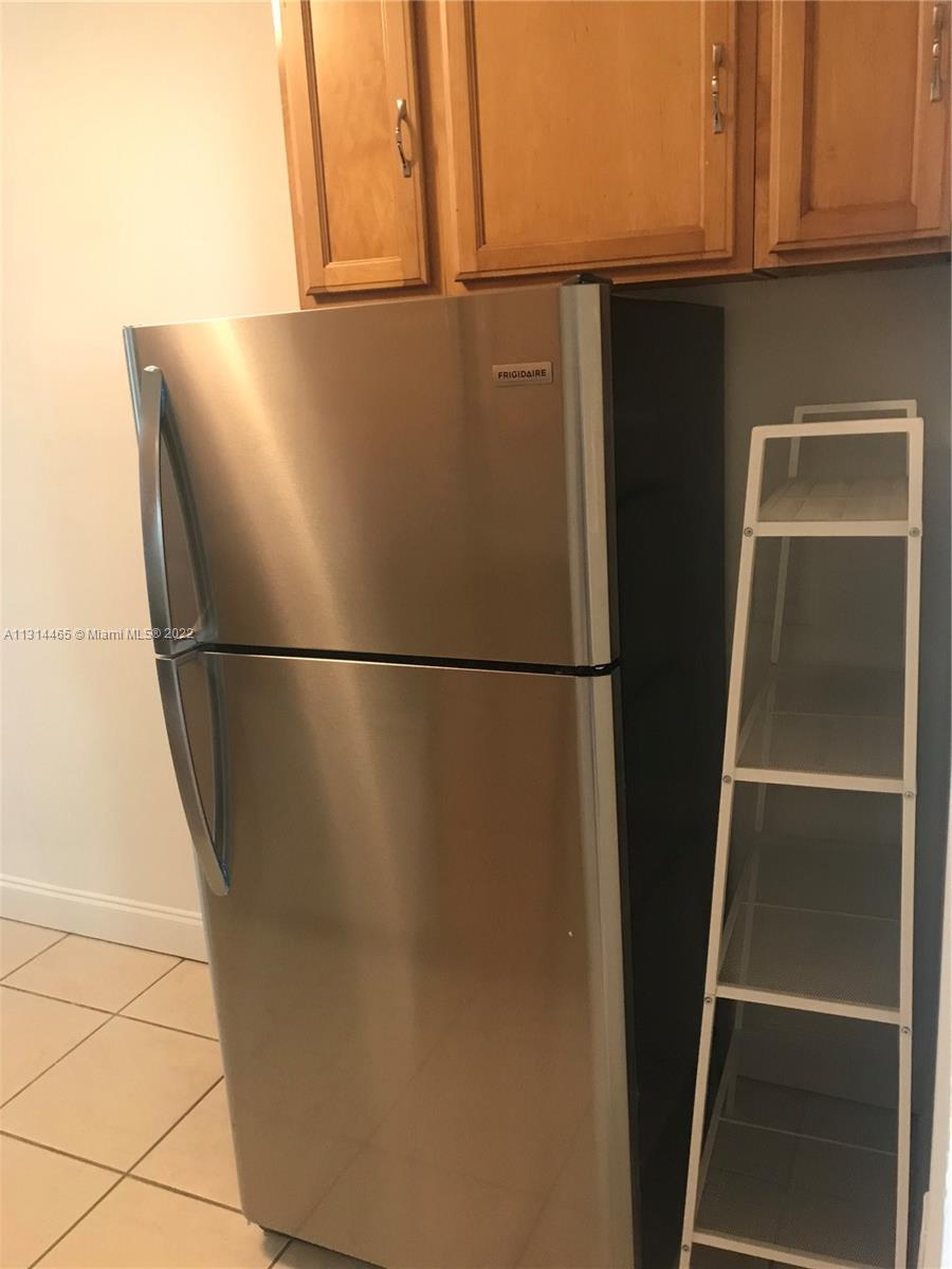 7207 Bay Dr Unit: 4