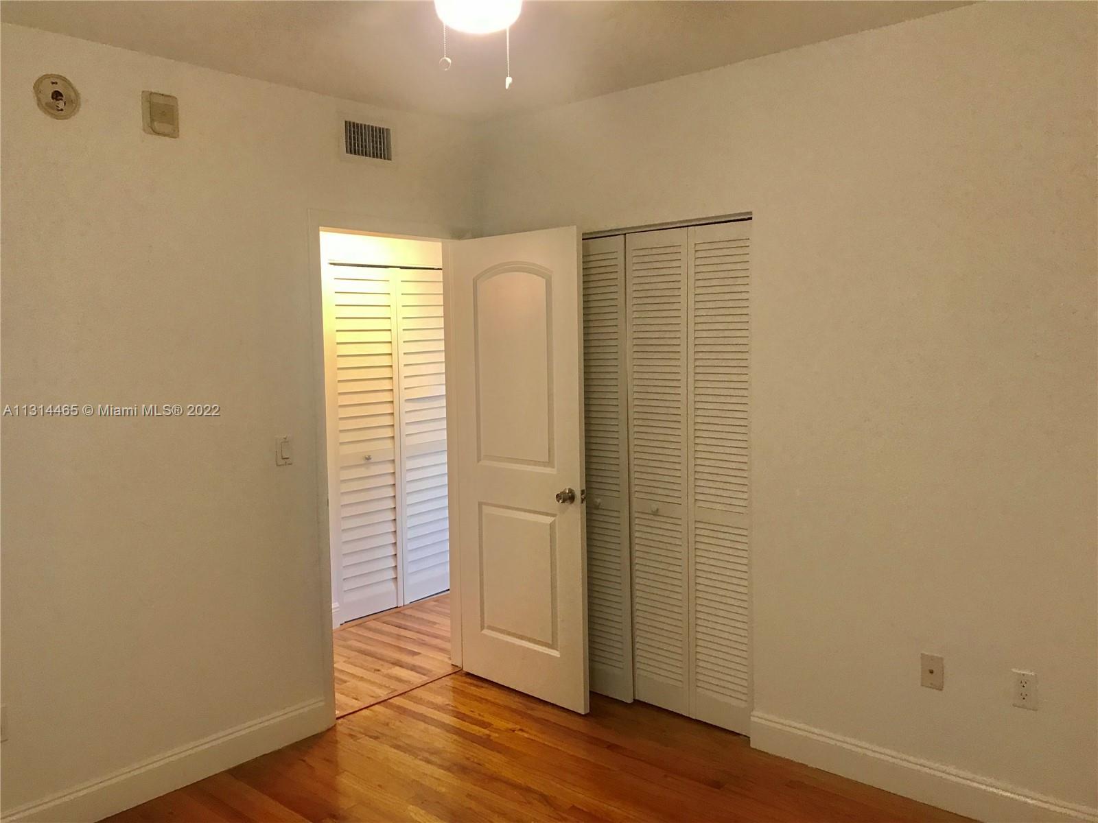 7207 Bay Dr Unit: 4