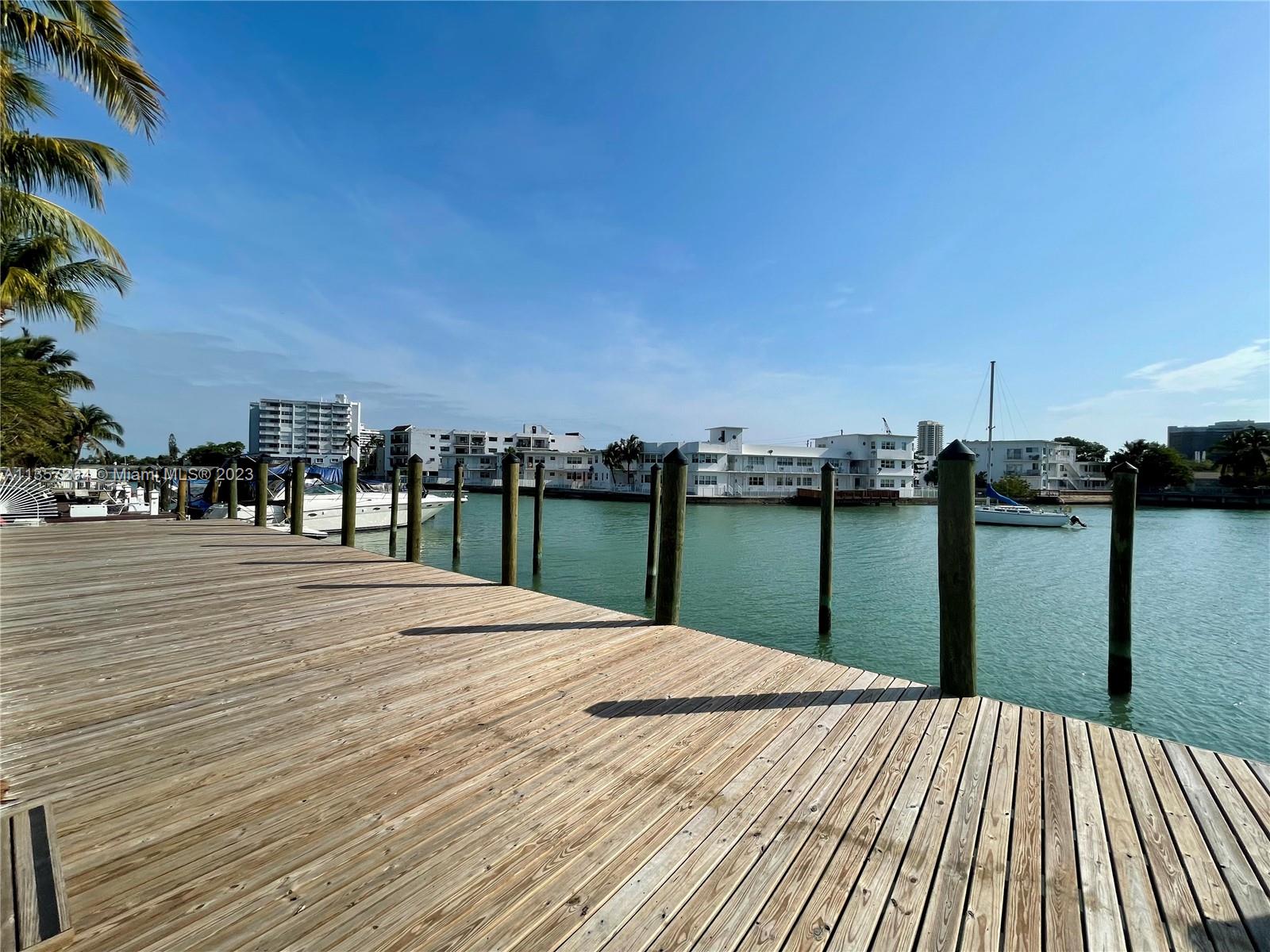 6881 Bay Dr Unit: 11