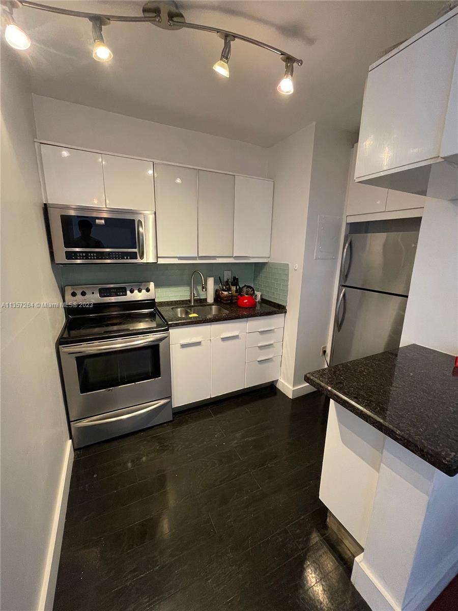 6881 Bay Dr Unit: 11