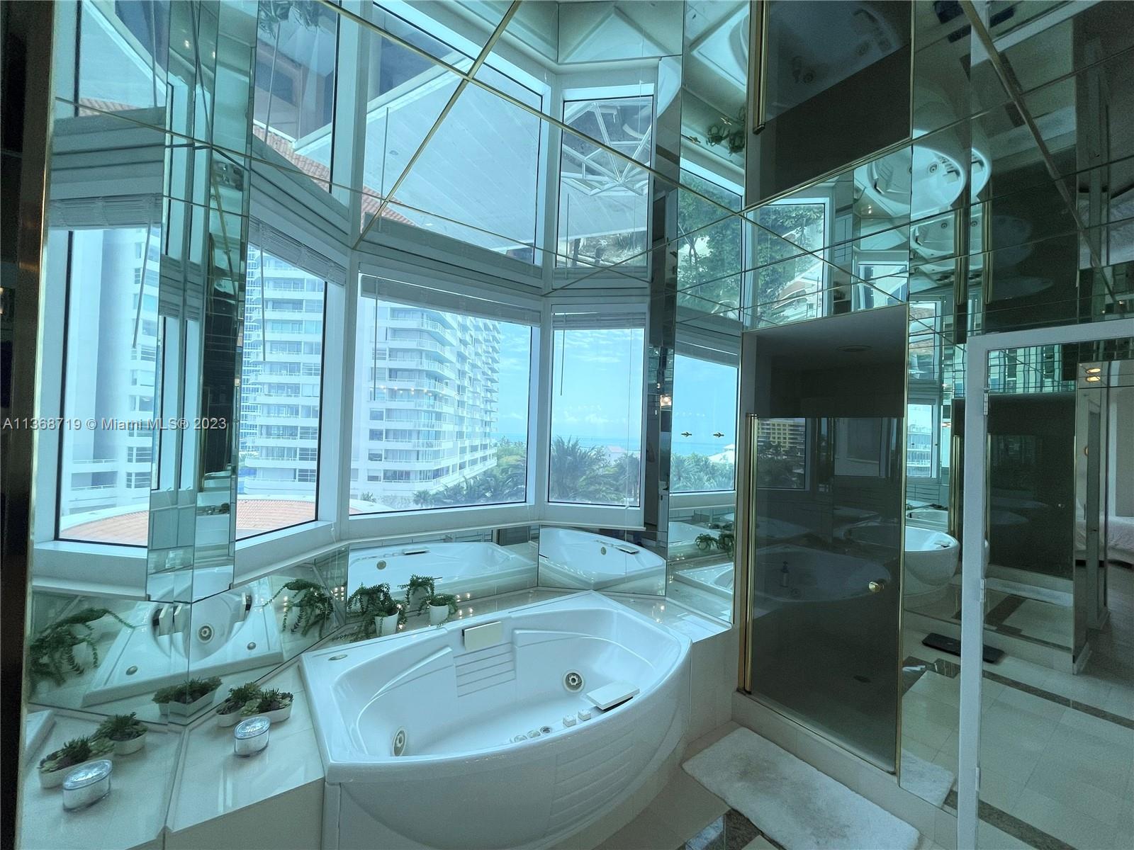 300 S Pointe Dr Unit: 705