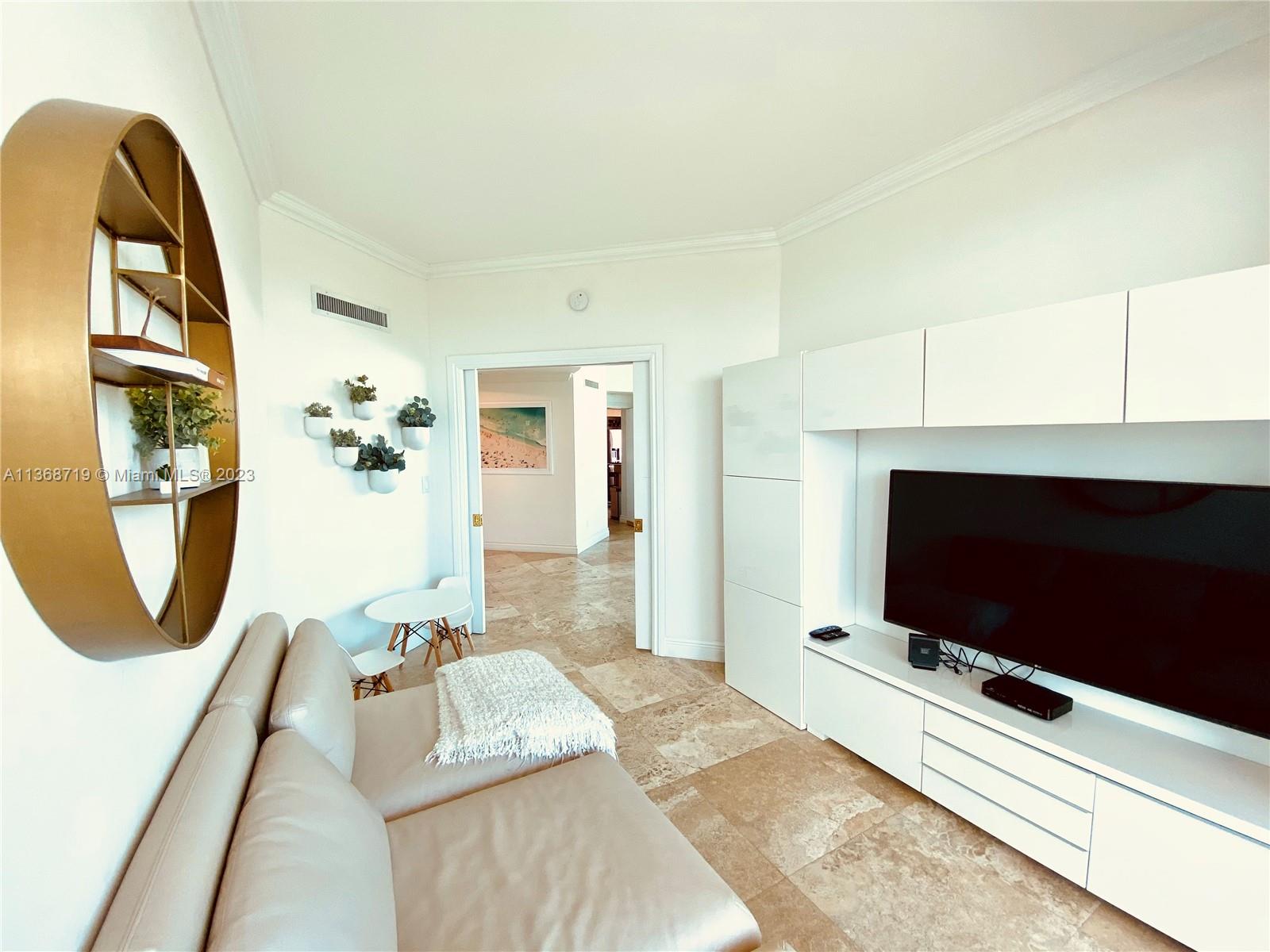 300 S Pointe Dr Unit: 705