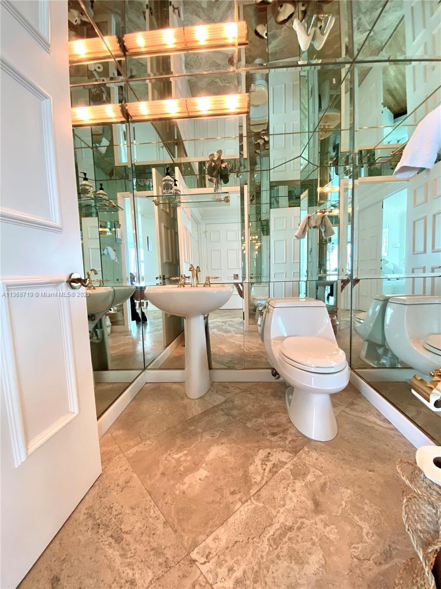 300 S Pointe Dr Unit: 705