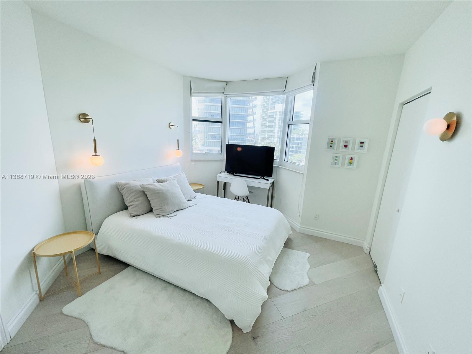300 S Pointe Dr Unit: 705
