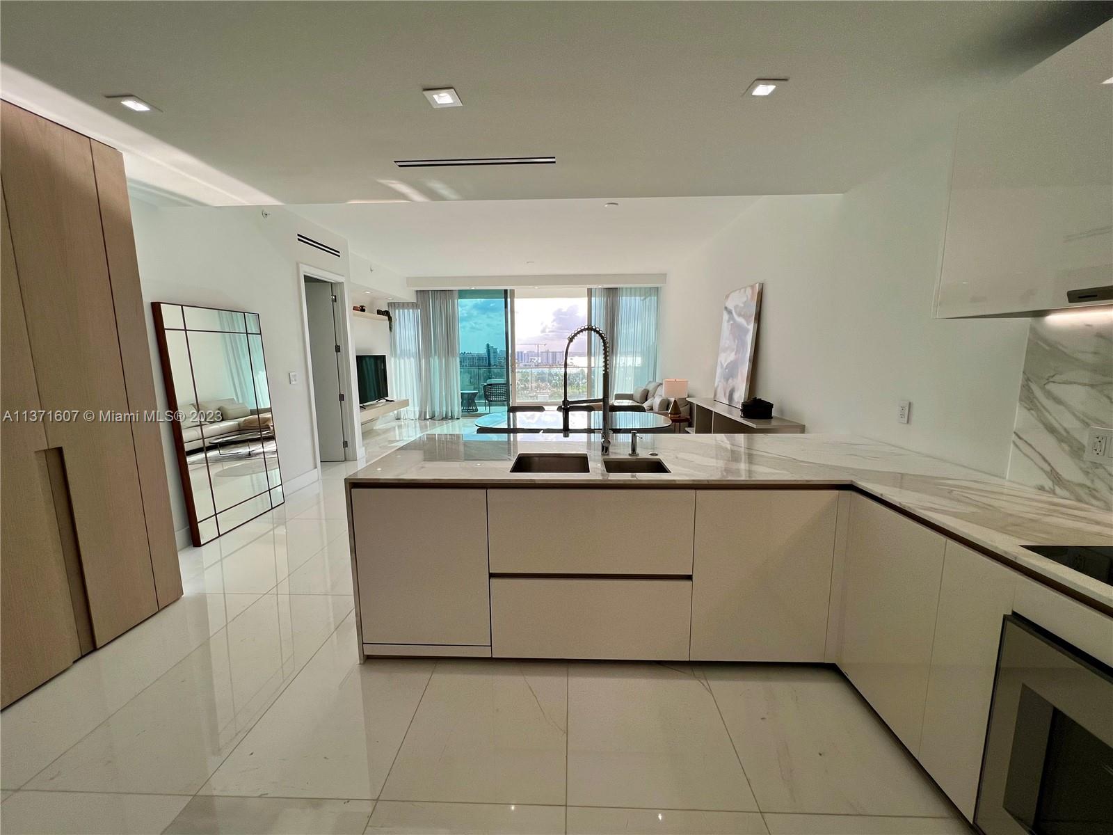 10201 Collins Ave Unit: 1004