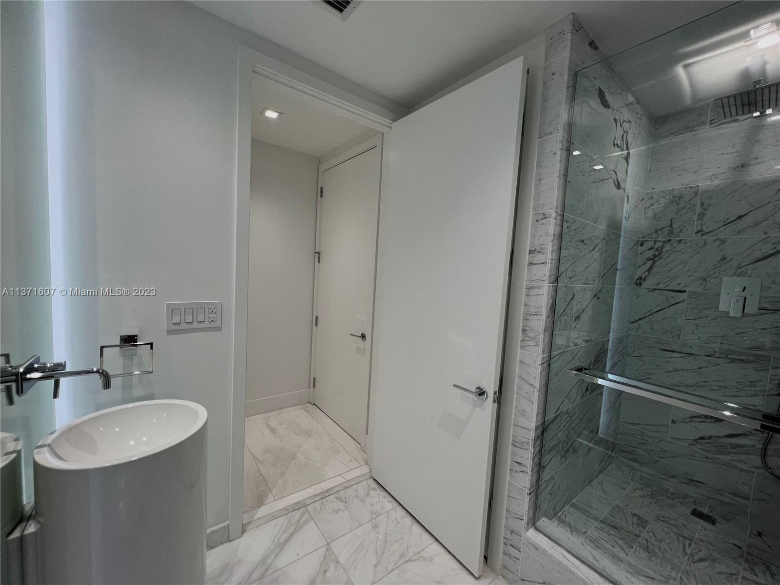 10201 Collins Ave Unit: 1004