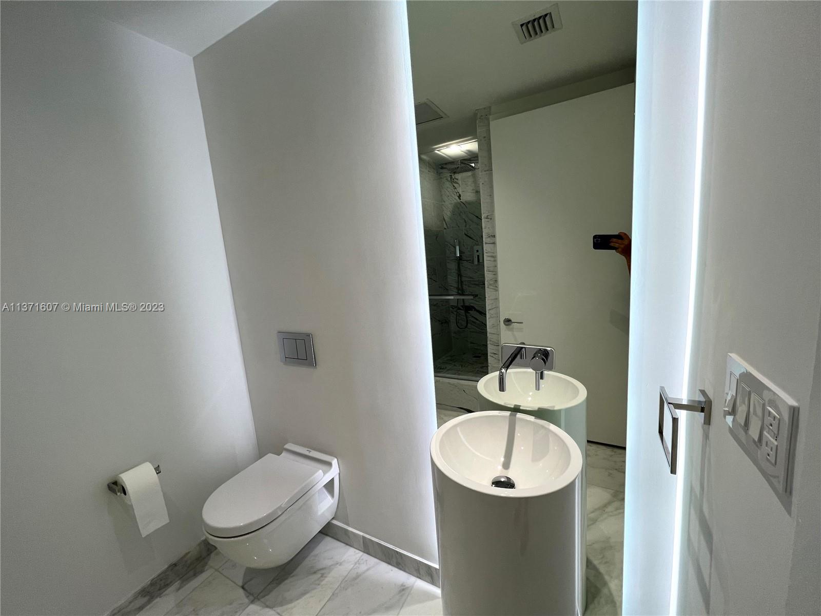 10201 Collins Ave Unit: 1004