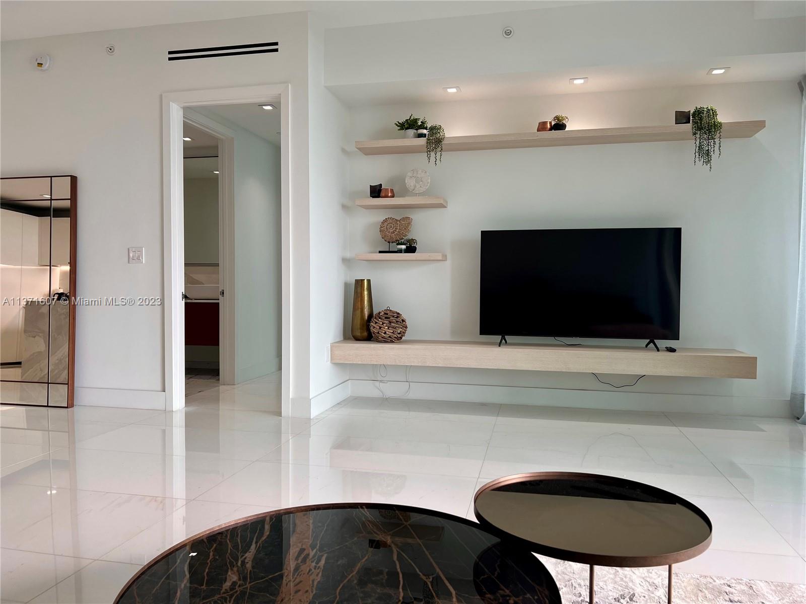 10201 Collins Ave Unit: 1004