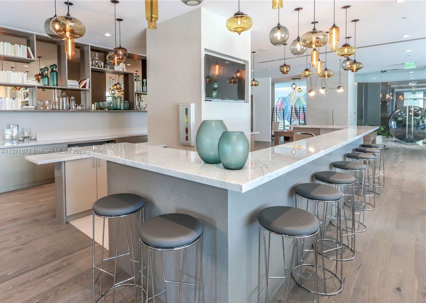 650 NE 32nd St Unit: 1001