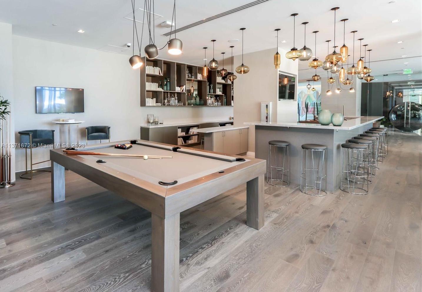 650 NE 32nd St Unit: 1001