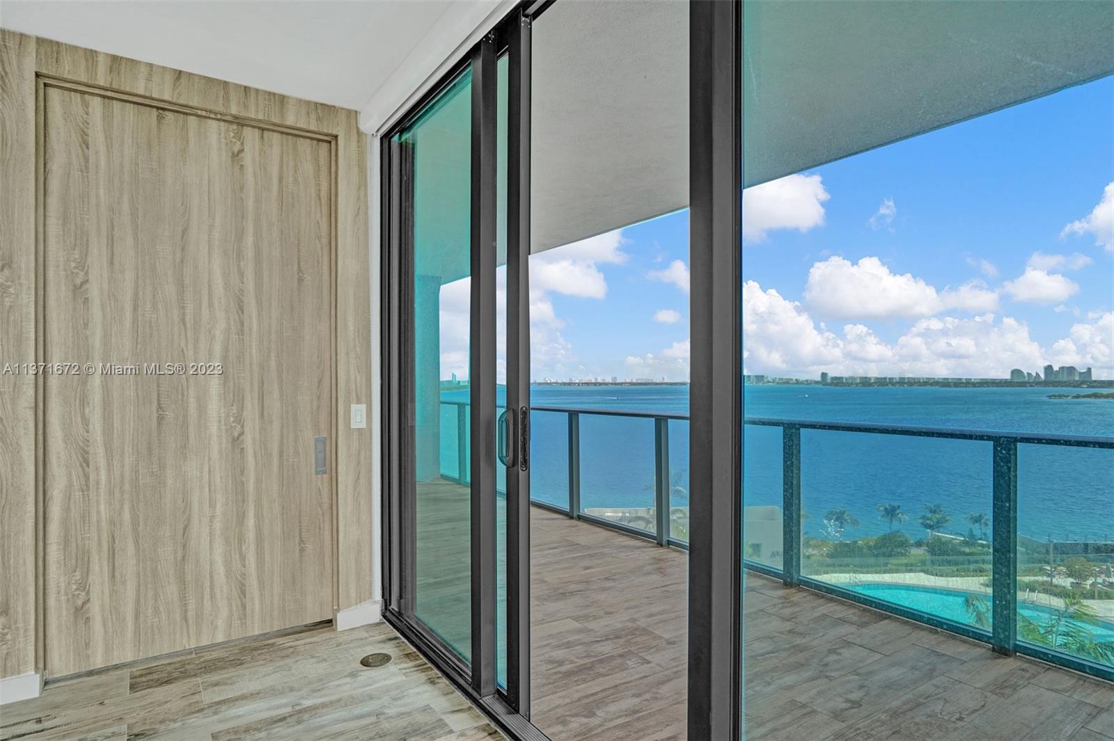 650 NE 32nd St Unit: 1001