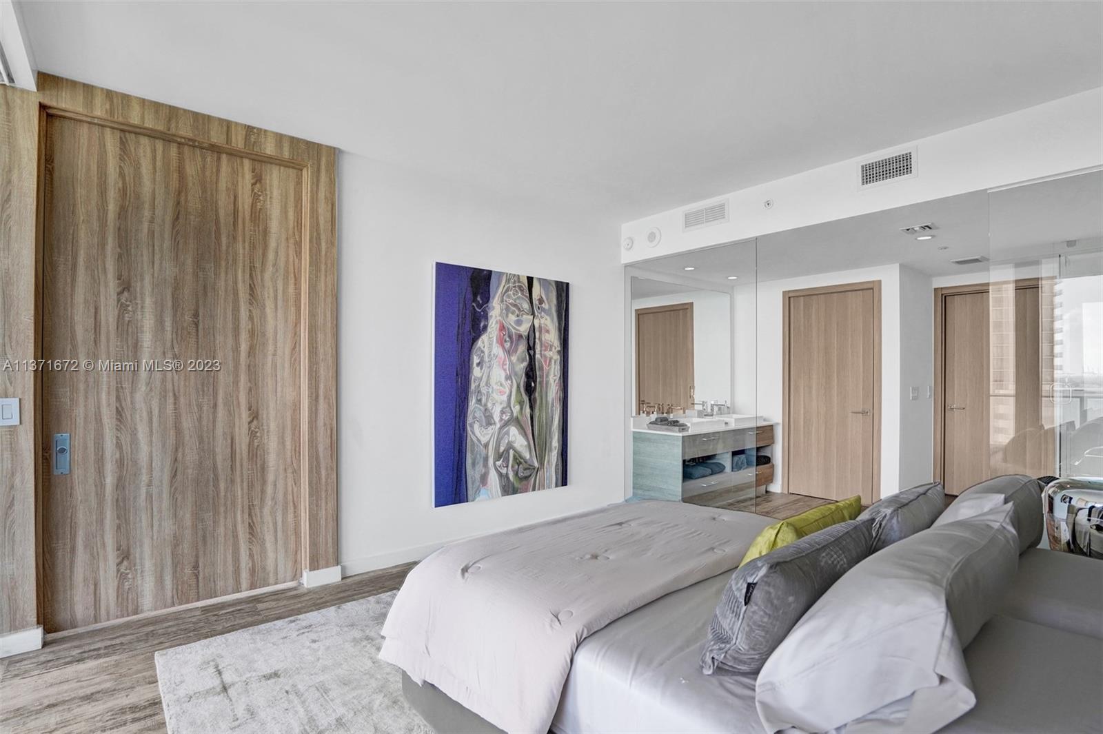 650 NE 32nd St Unit: 1001