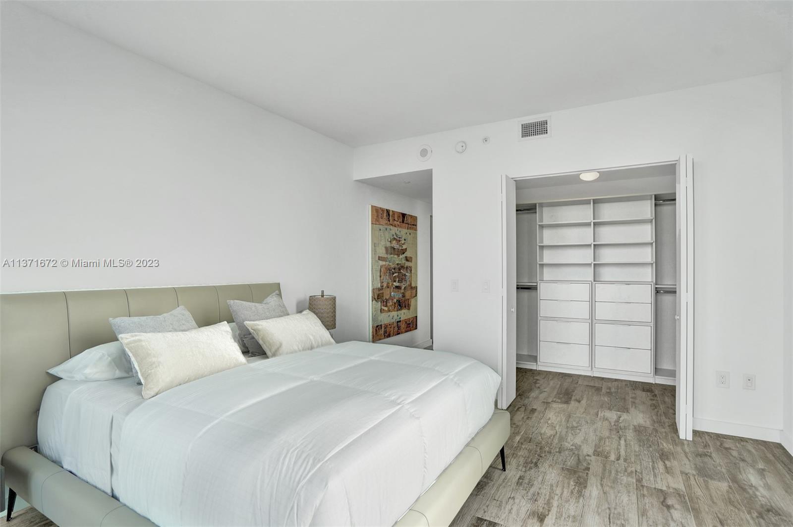650 NE 32nd St Unit: 1001