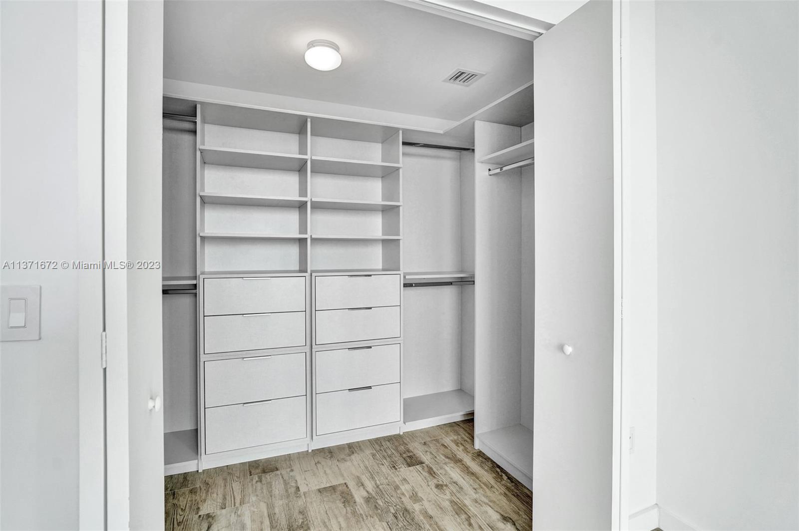 650 NE 32nd St Unit: 1001