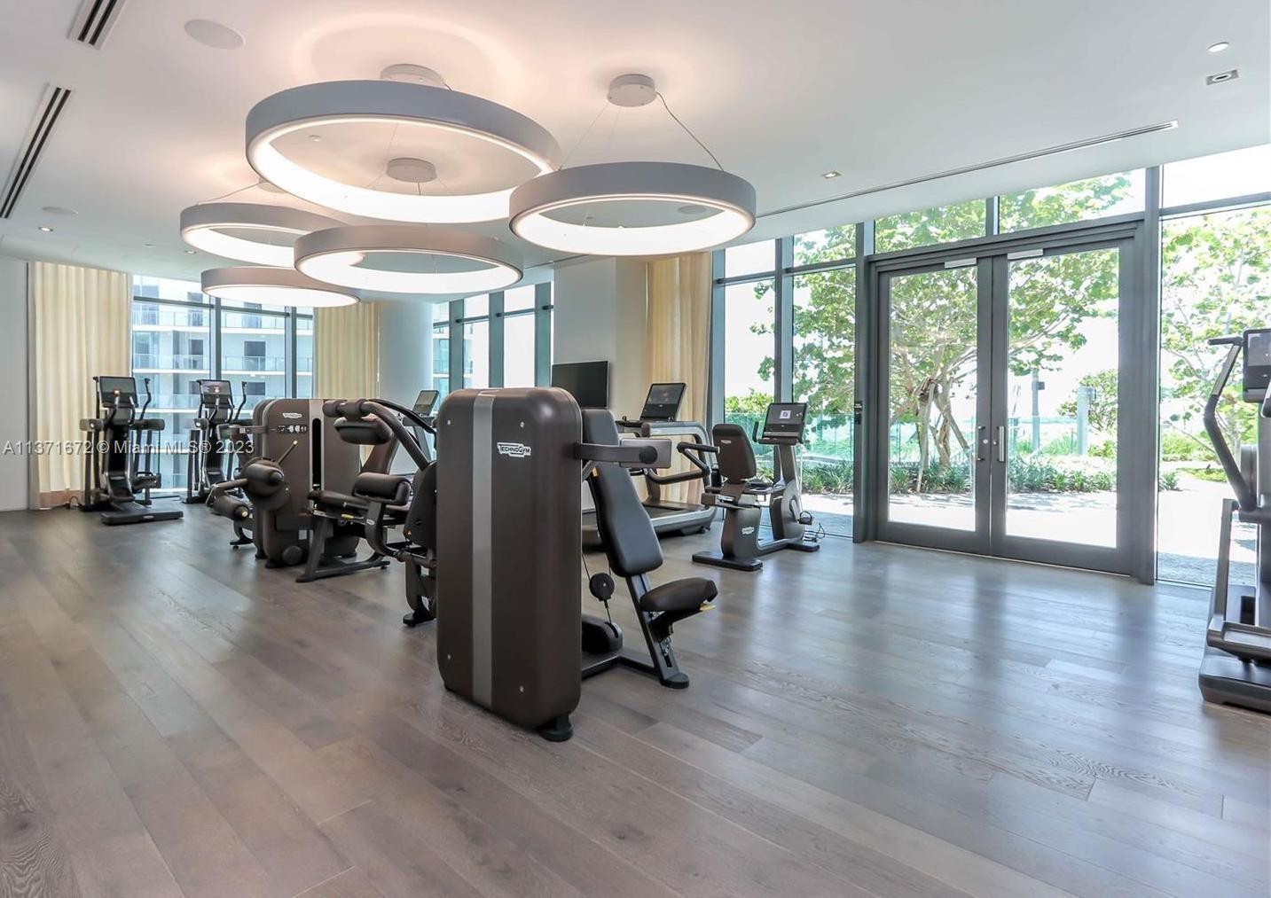 650 NE 32nd St Unit: 1001