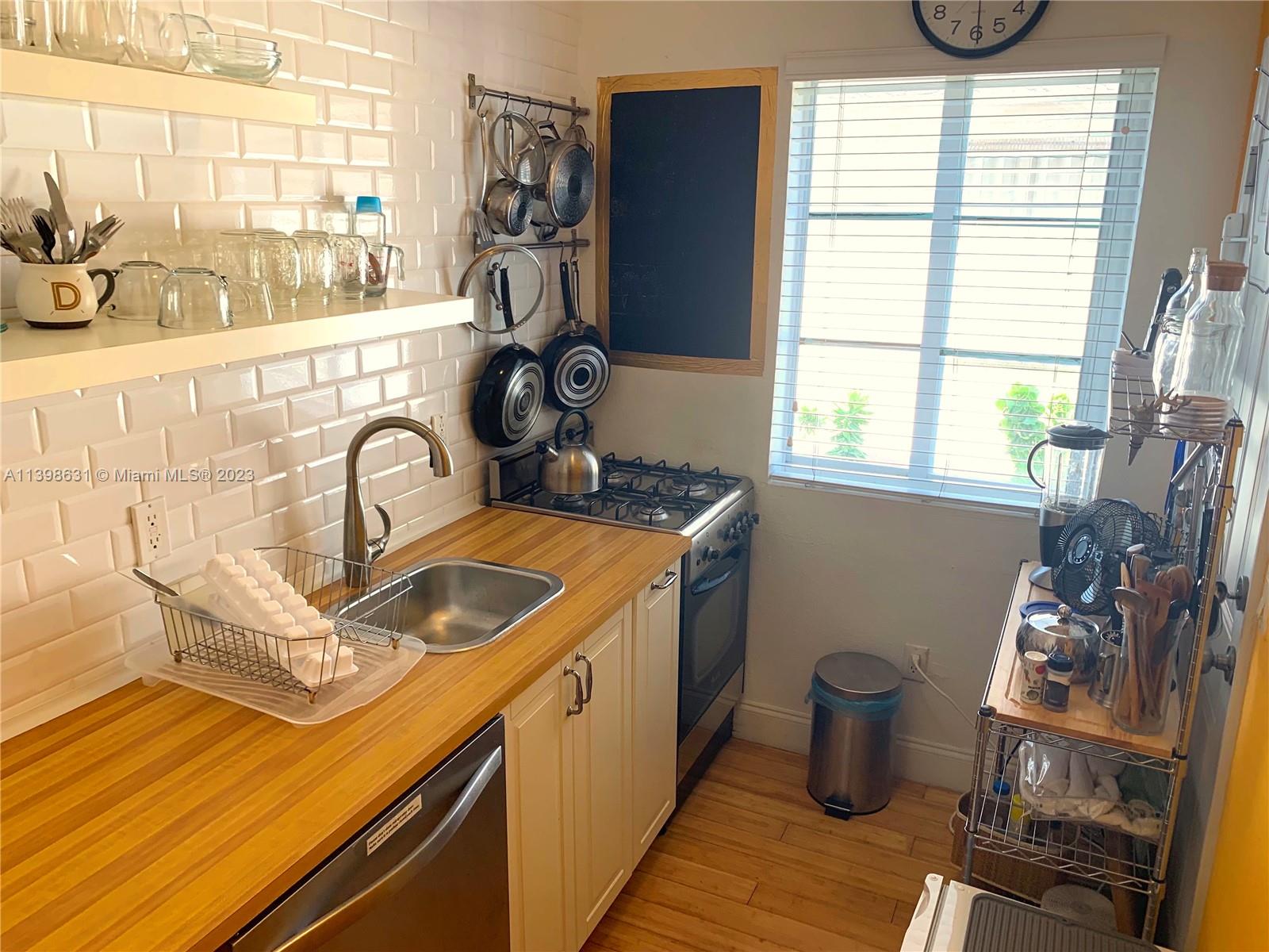 8415 Harding Ave Unit: 14