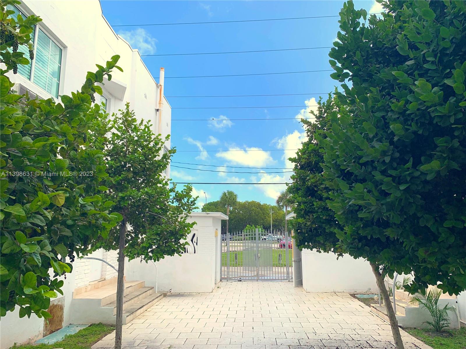 8415 Harding Ave Unit: 14