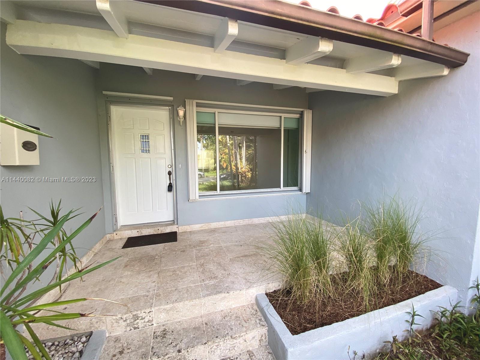 8959 Dickens Ave