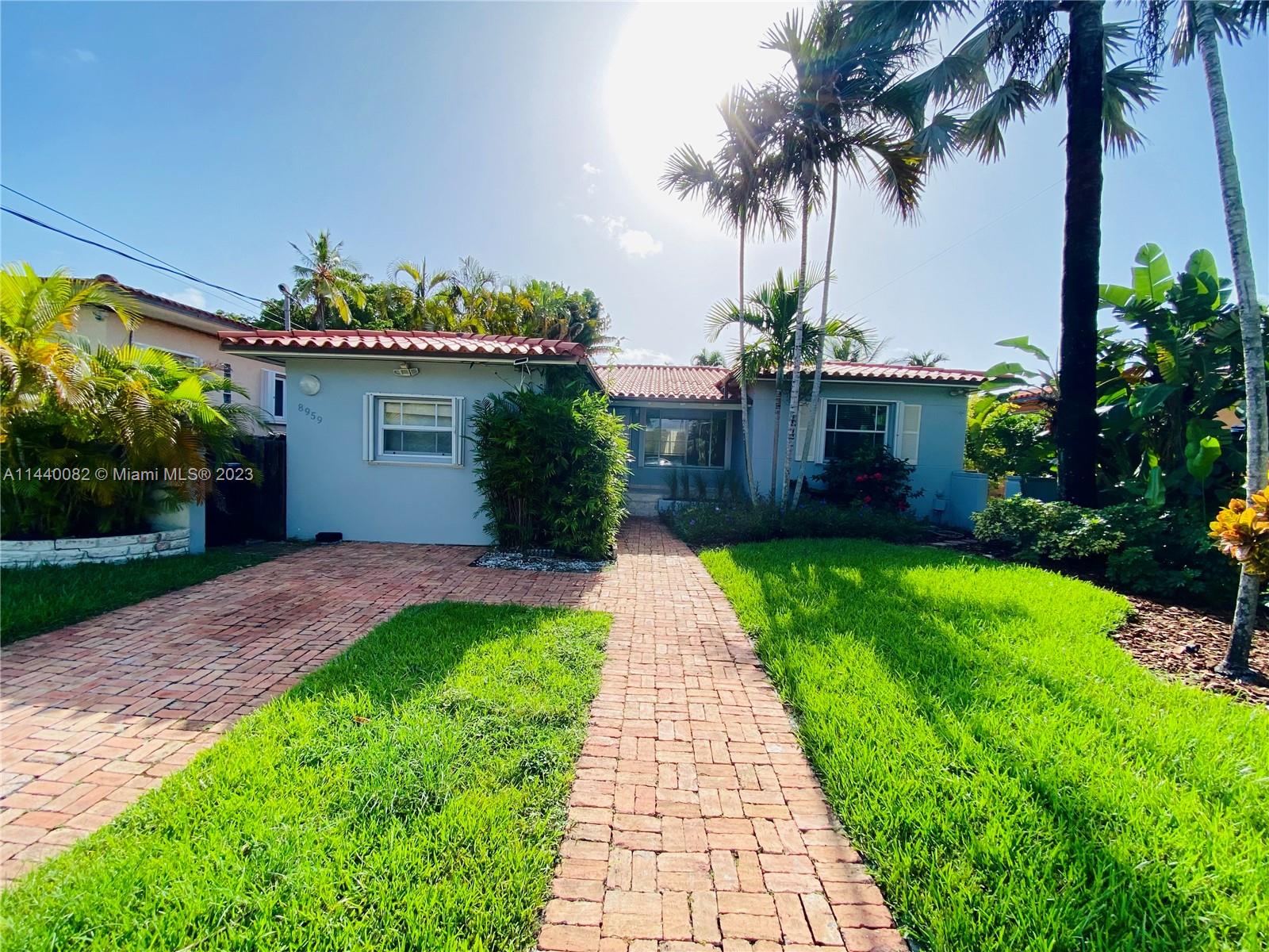 8959 Dickens Ave