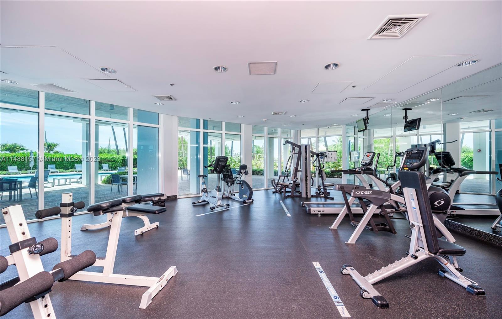 6515 Collins Ave Unit: 1402