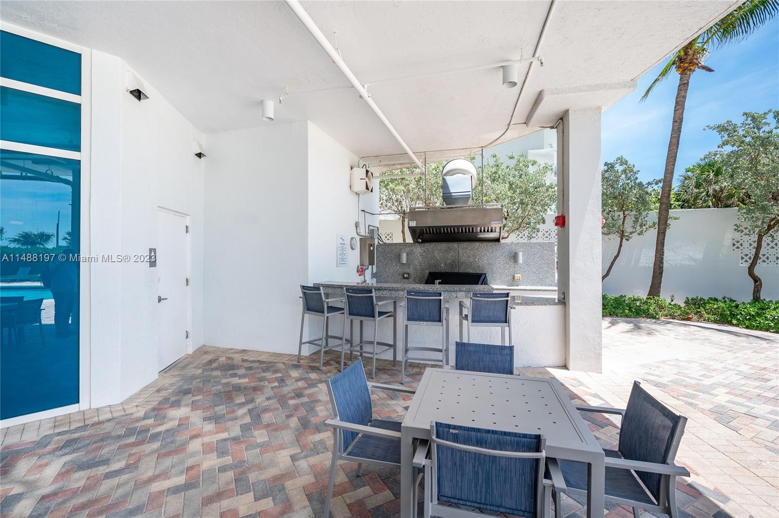 6515 Collins Ave Unit: 1402