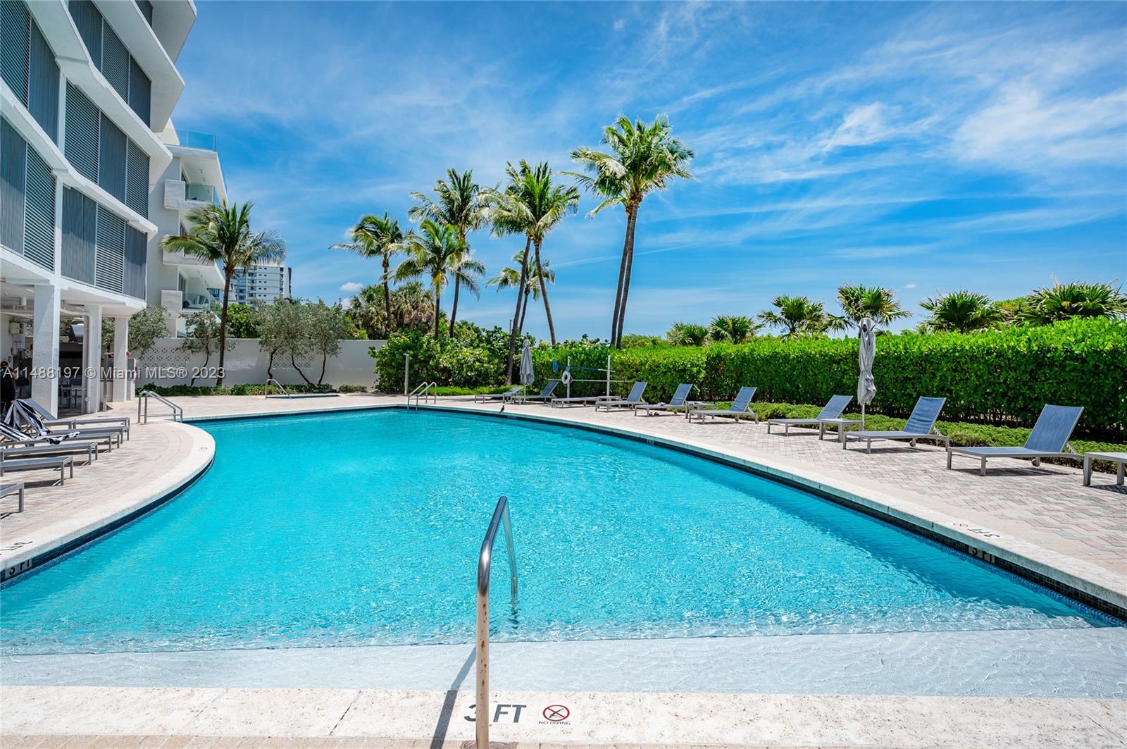 6515 Collins Ave Unit: 1402