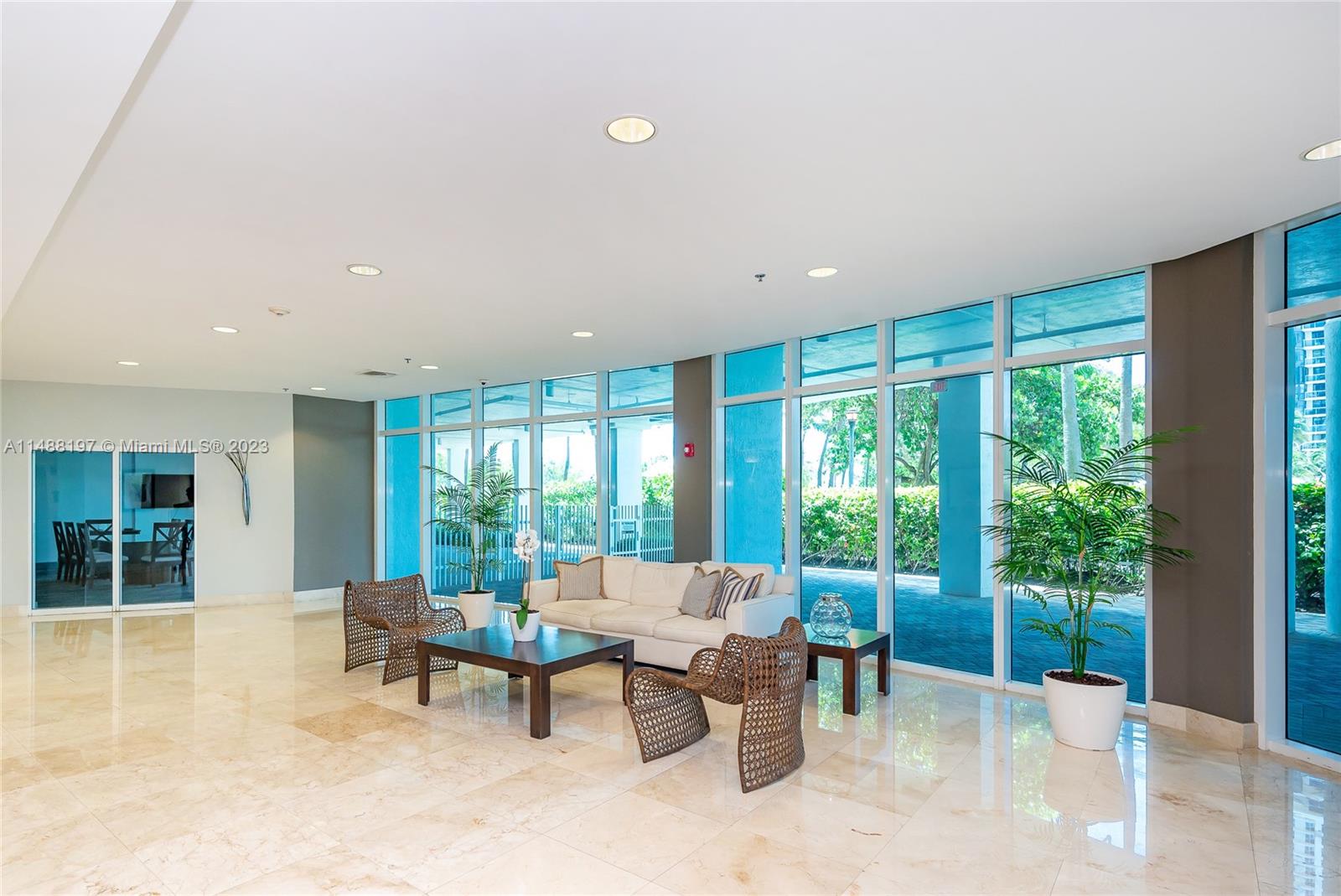 6515 Collins Ave Unit: 1402