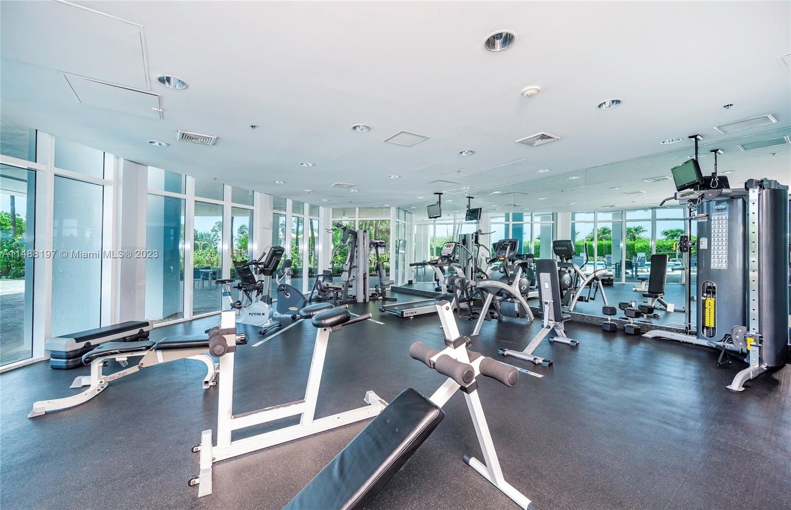 6515 Collins Ave Unit: 1402