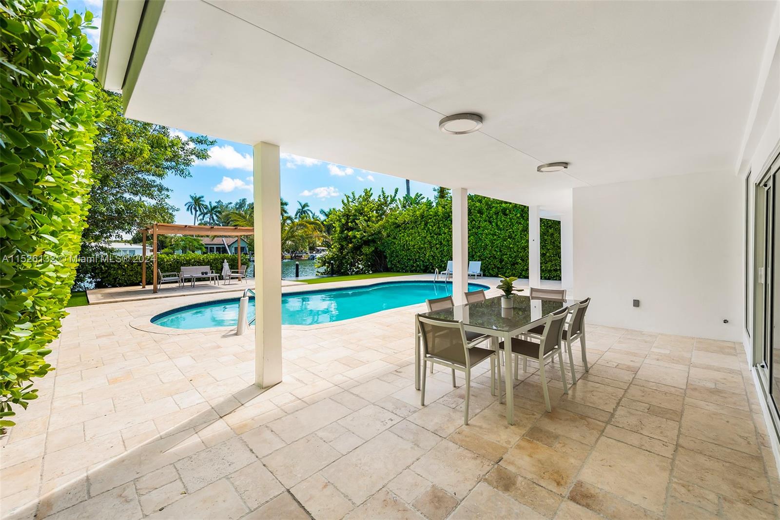 410 S Shore Dr