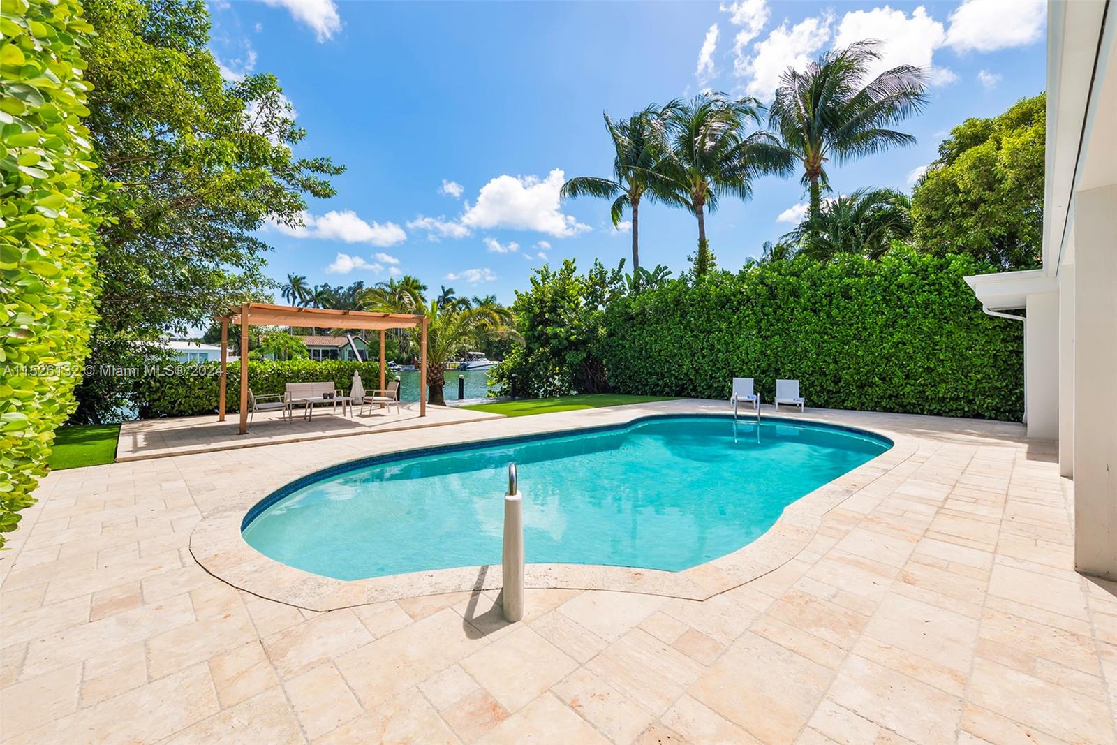 410 S Shore Dr