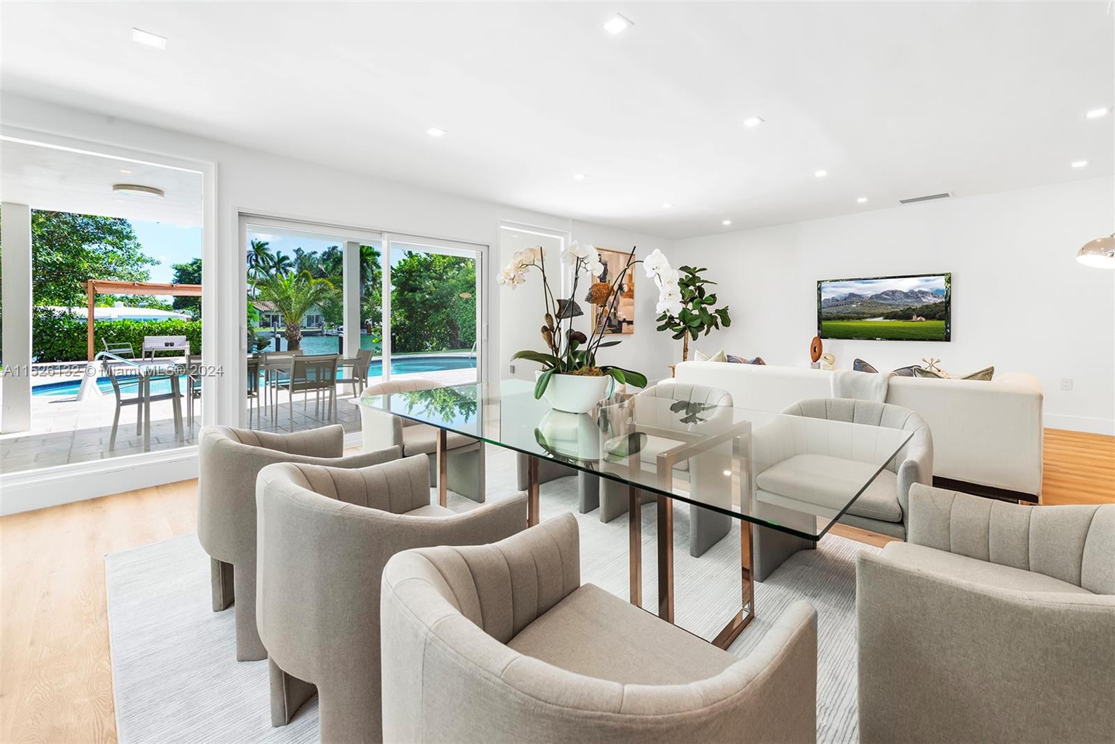 410 S Shore Dr