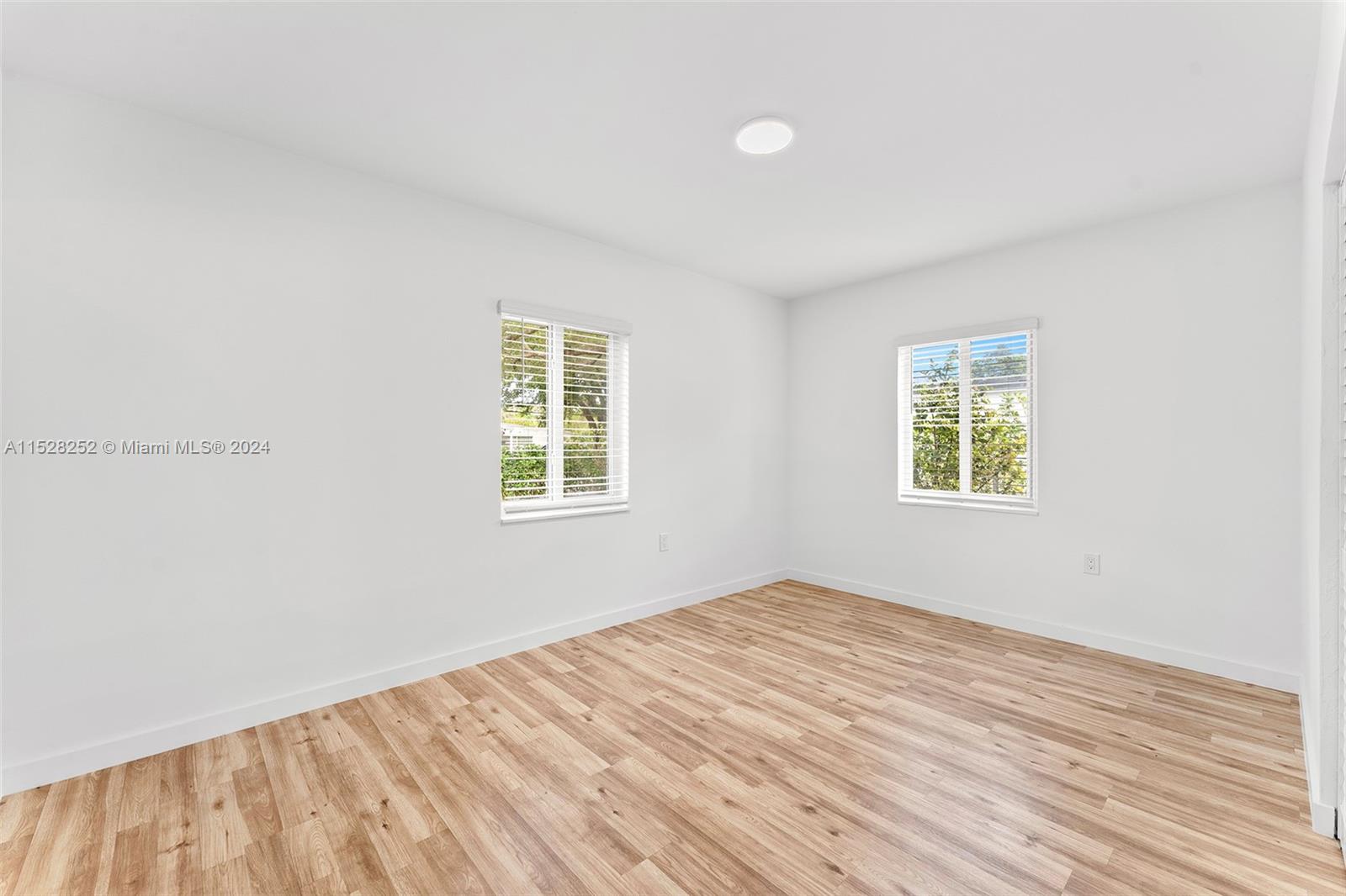 1560 NE 138th St
