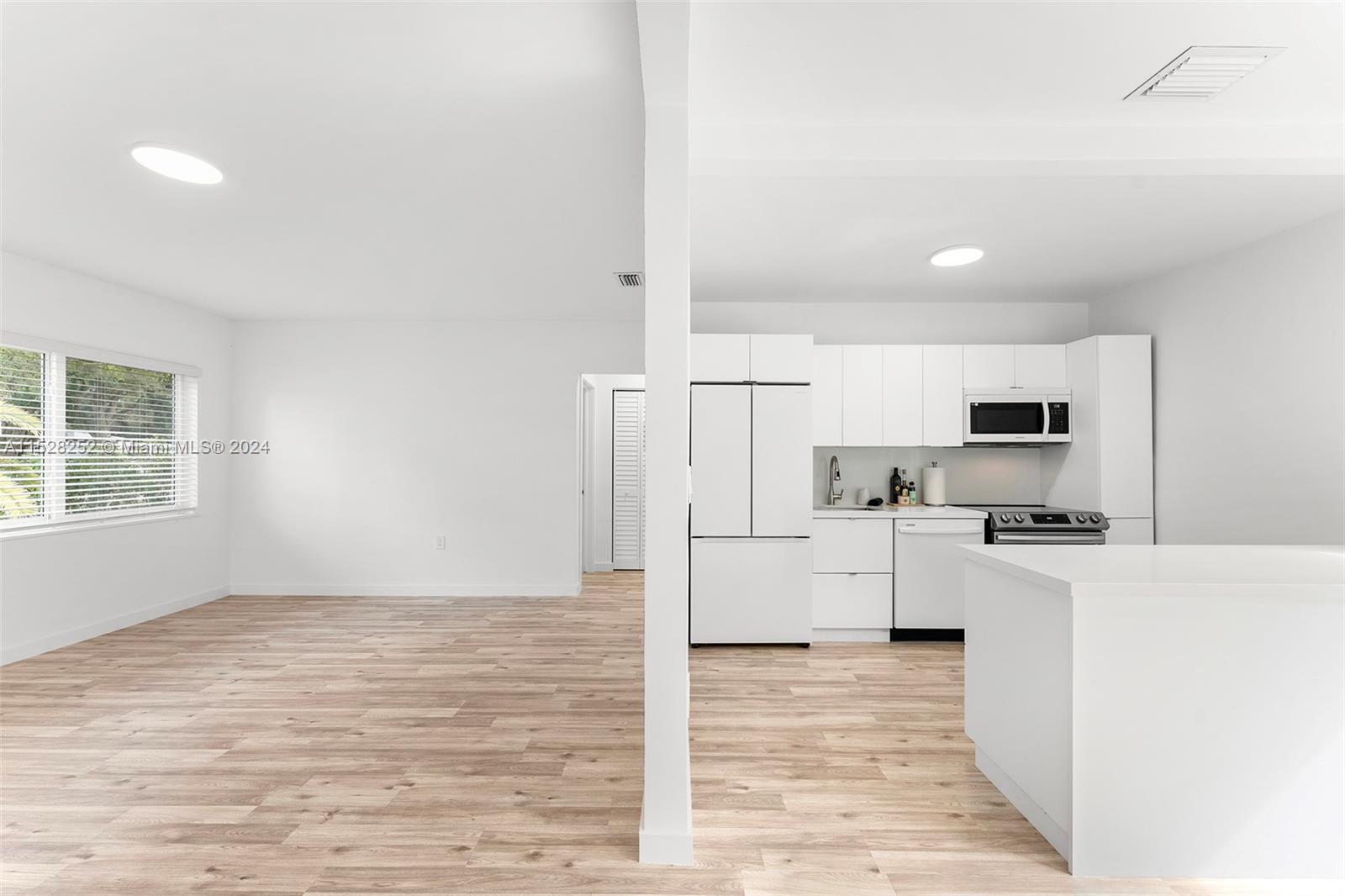1560 NE 138th St
