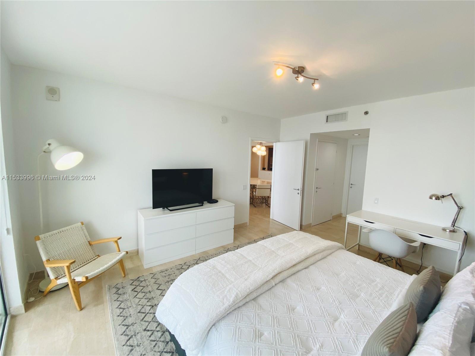 450 Alton Rd # 1406