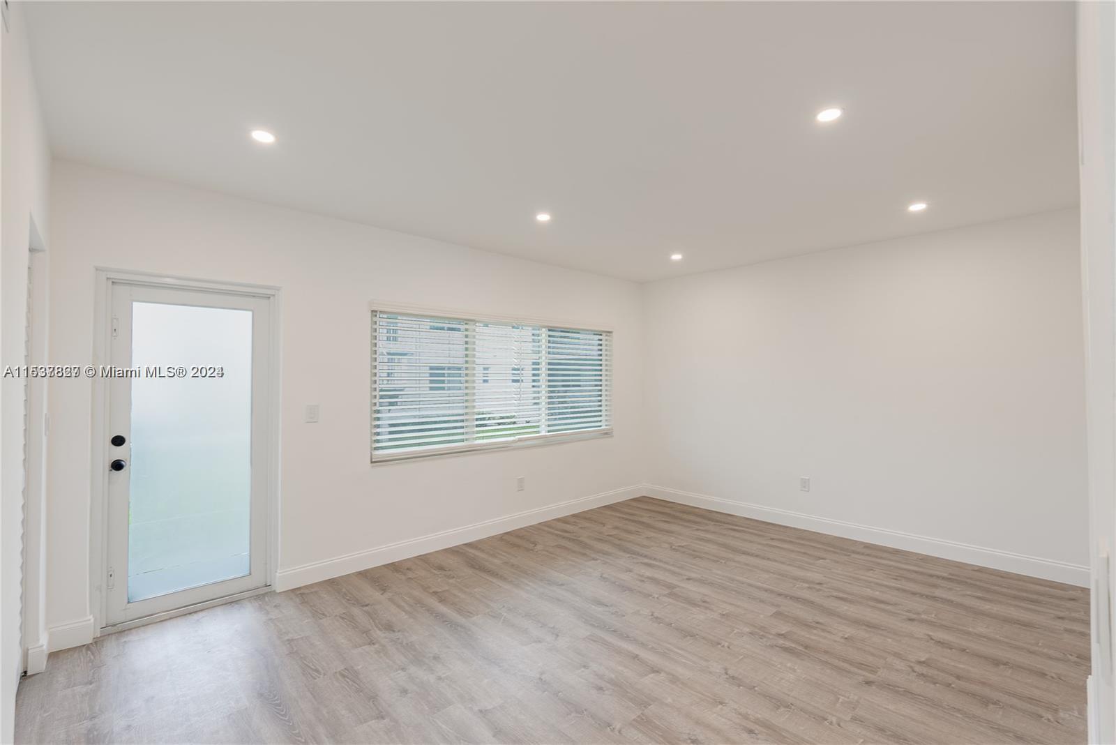 7207 Bay Dr # 22