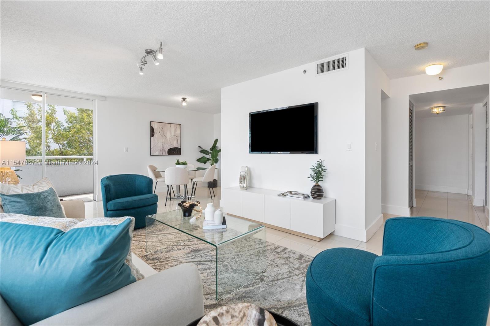 7601 Dickens Ave # 301