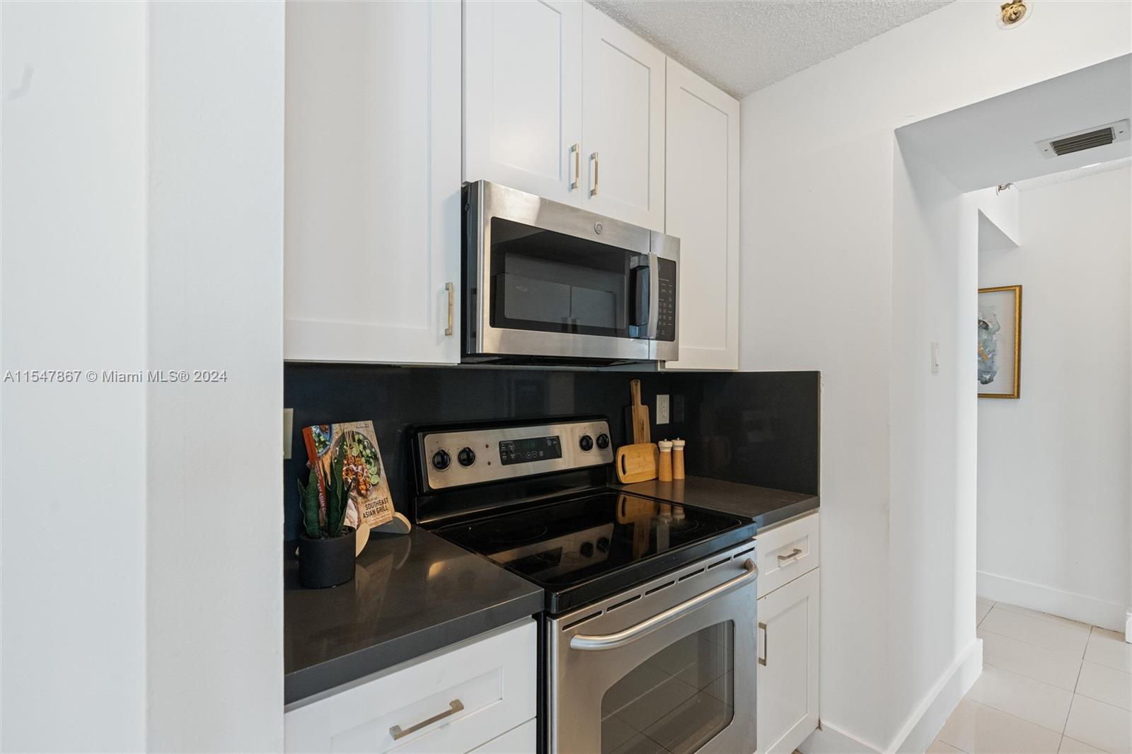 7601 Dickens Ave # 301