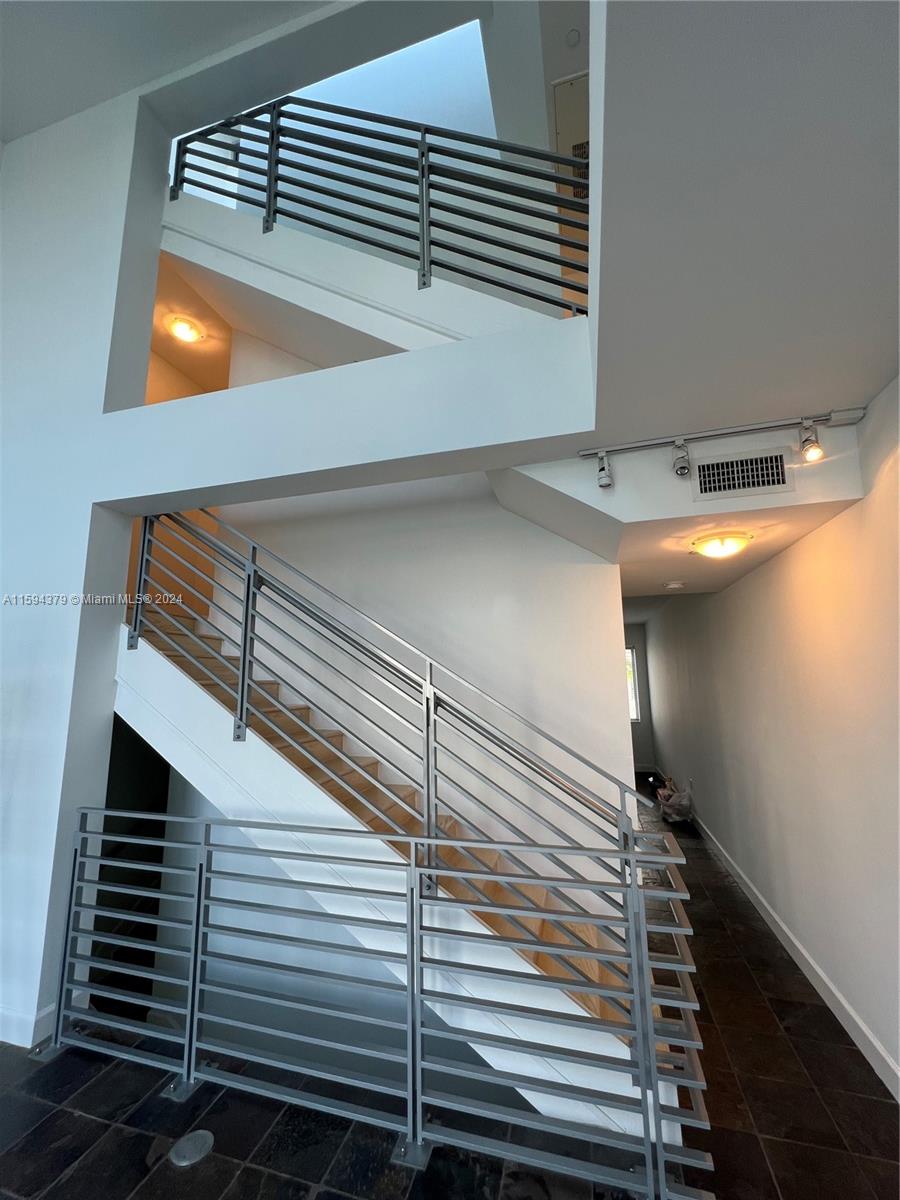 171 N Shore Dr # 2 Unit: 171-2