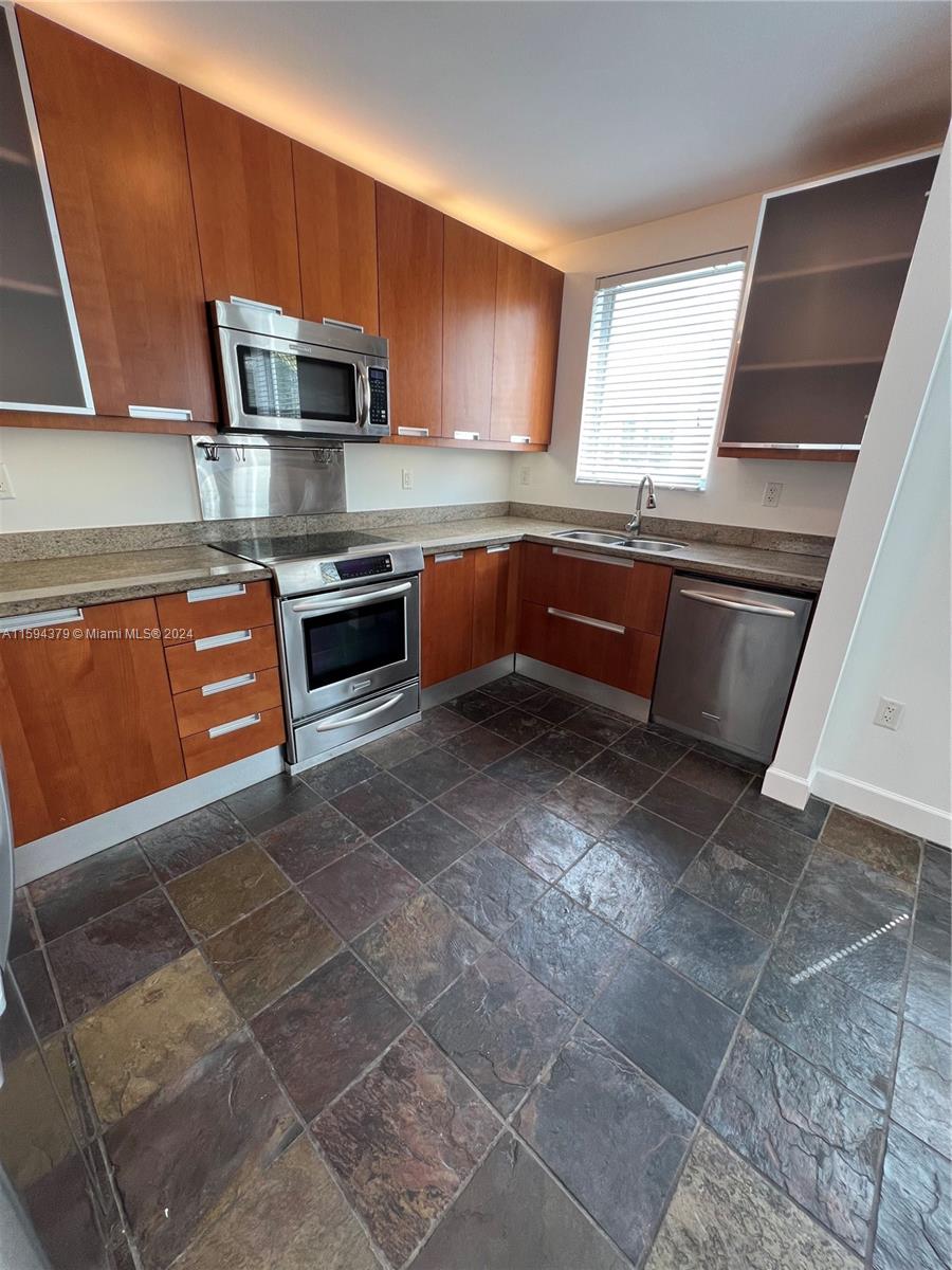 171 N Shore Dr # 2 Unit: 171-2
