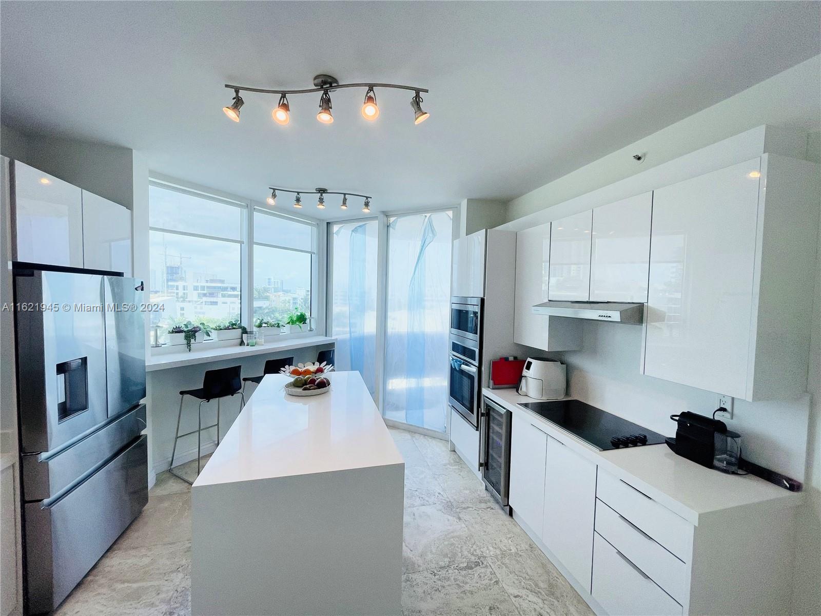 300 S Pointe Dr # 705