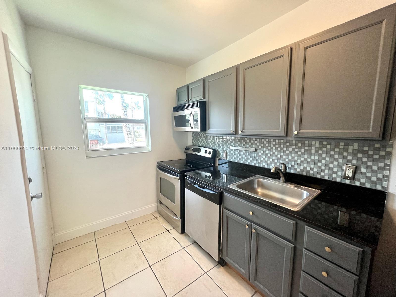 7207 Bay Dr # 7